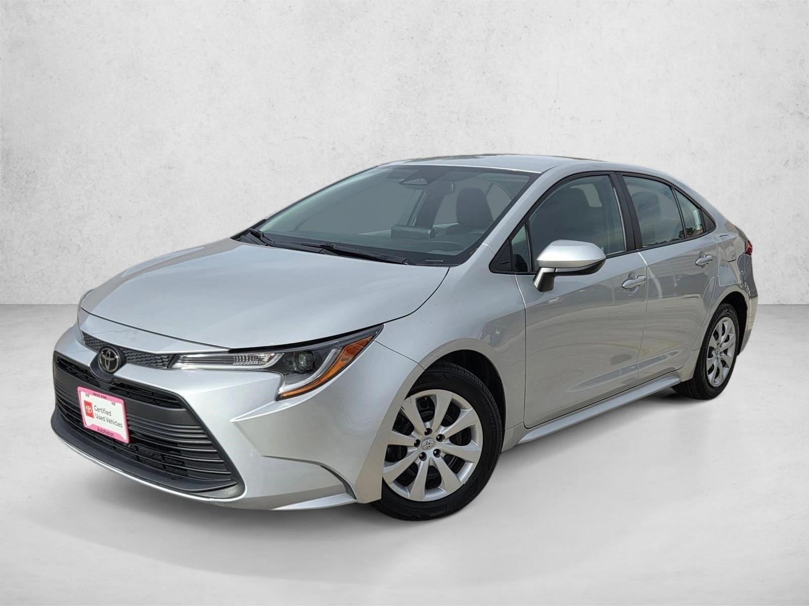 2024 Toyota Corolla LE's photo