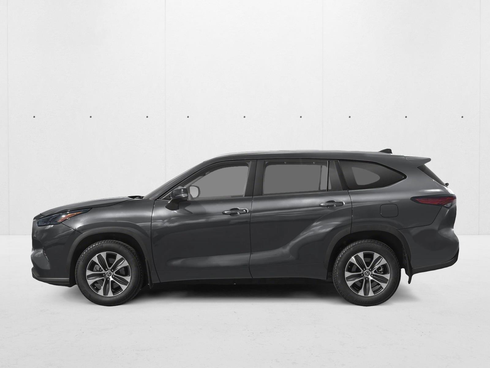 2025 Toyota Highlander XLE photo 3