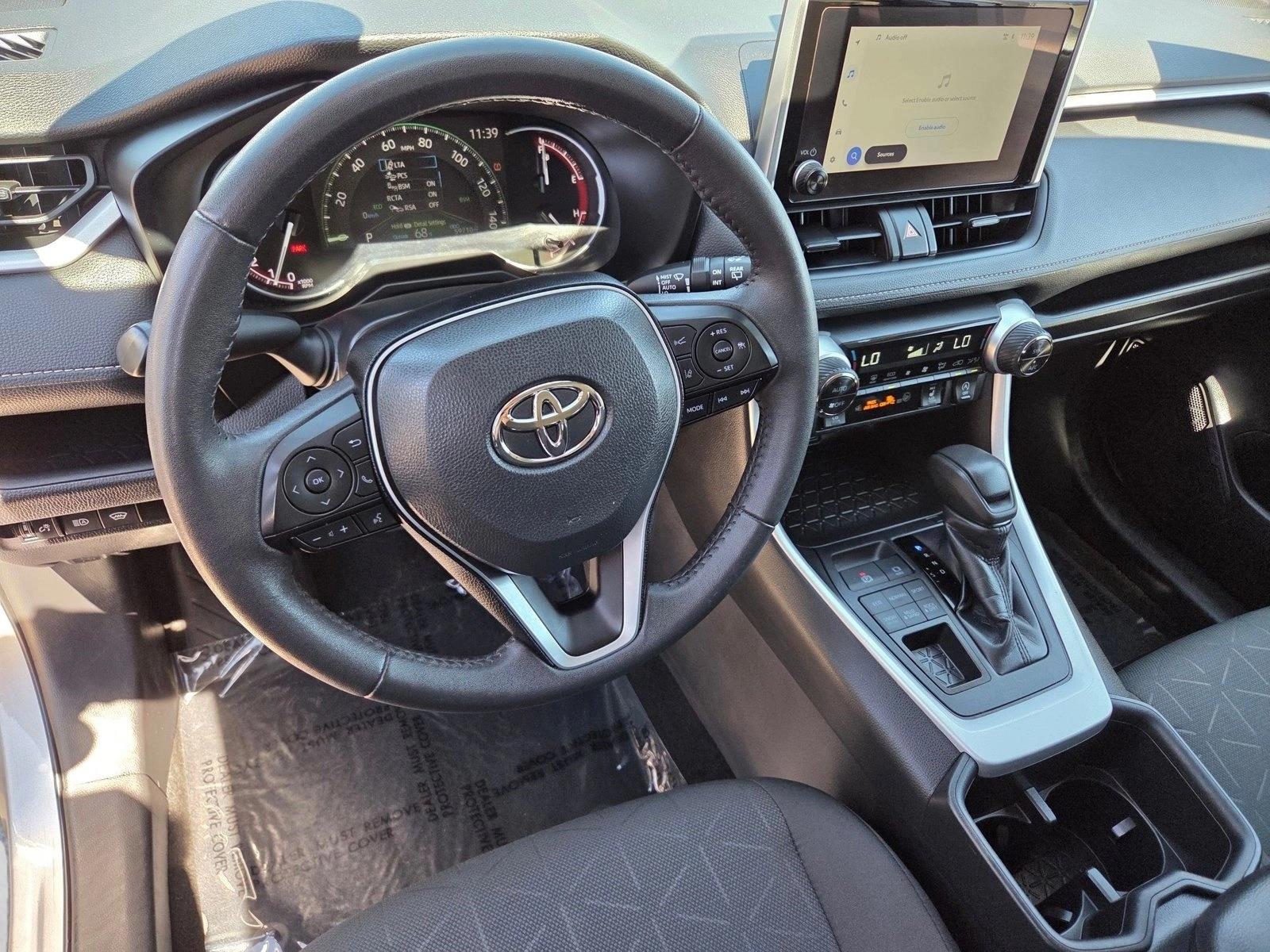 2024 Toyota RAV4 XLE - Photo 10