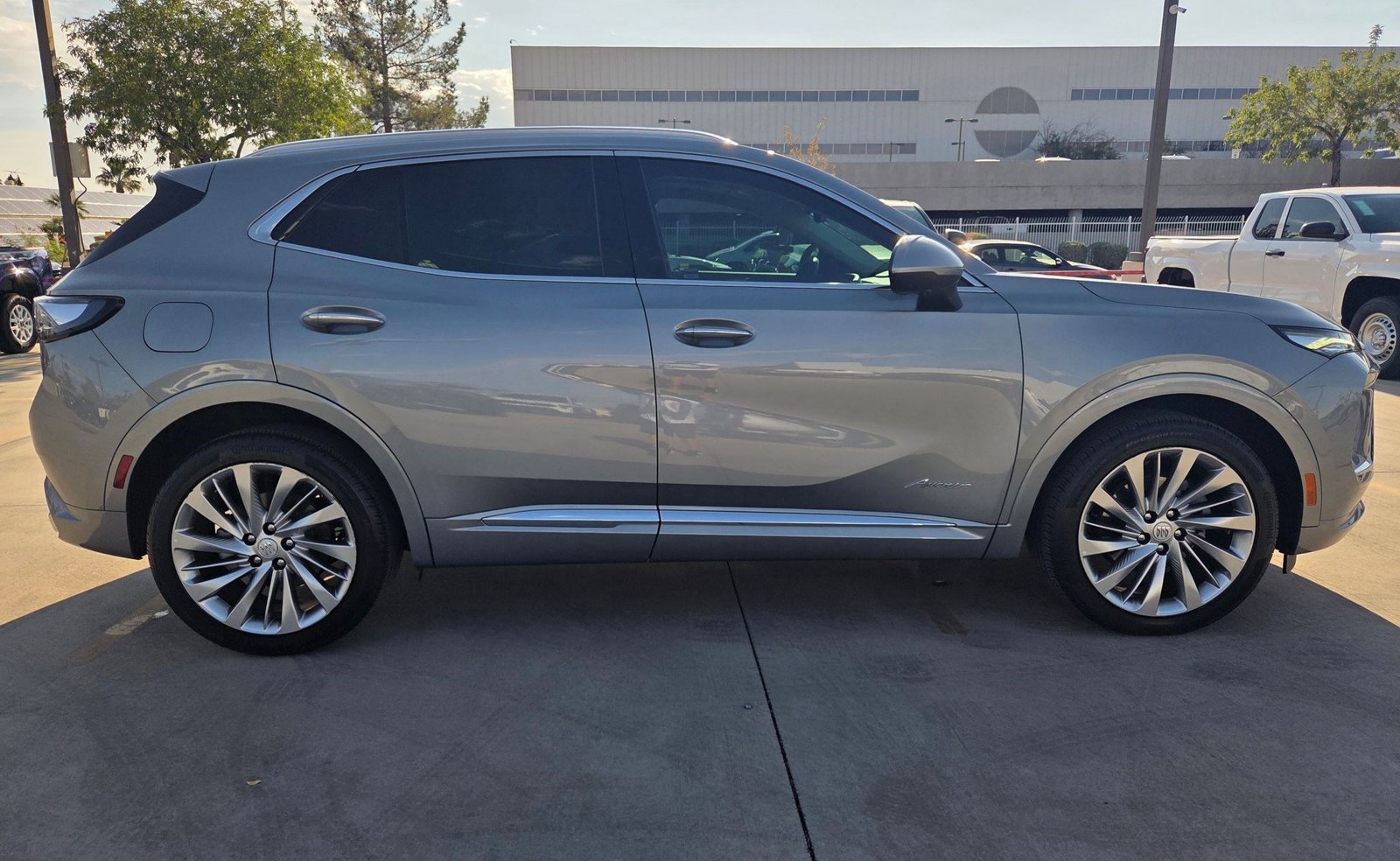 2024 Buick Envision Avenir photo 2
