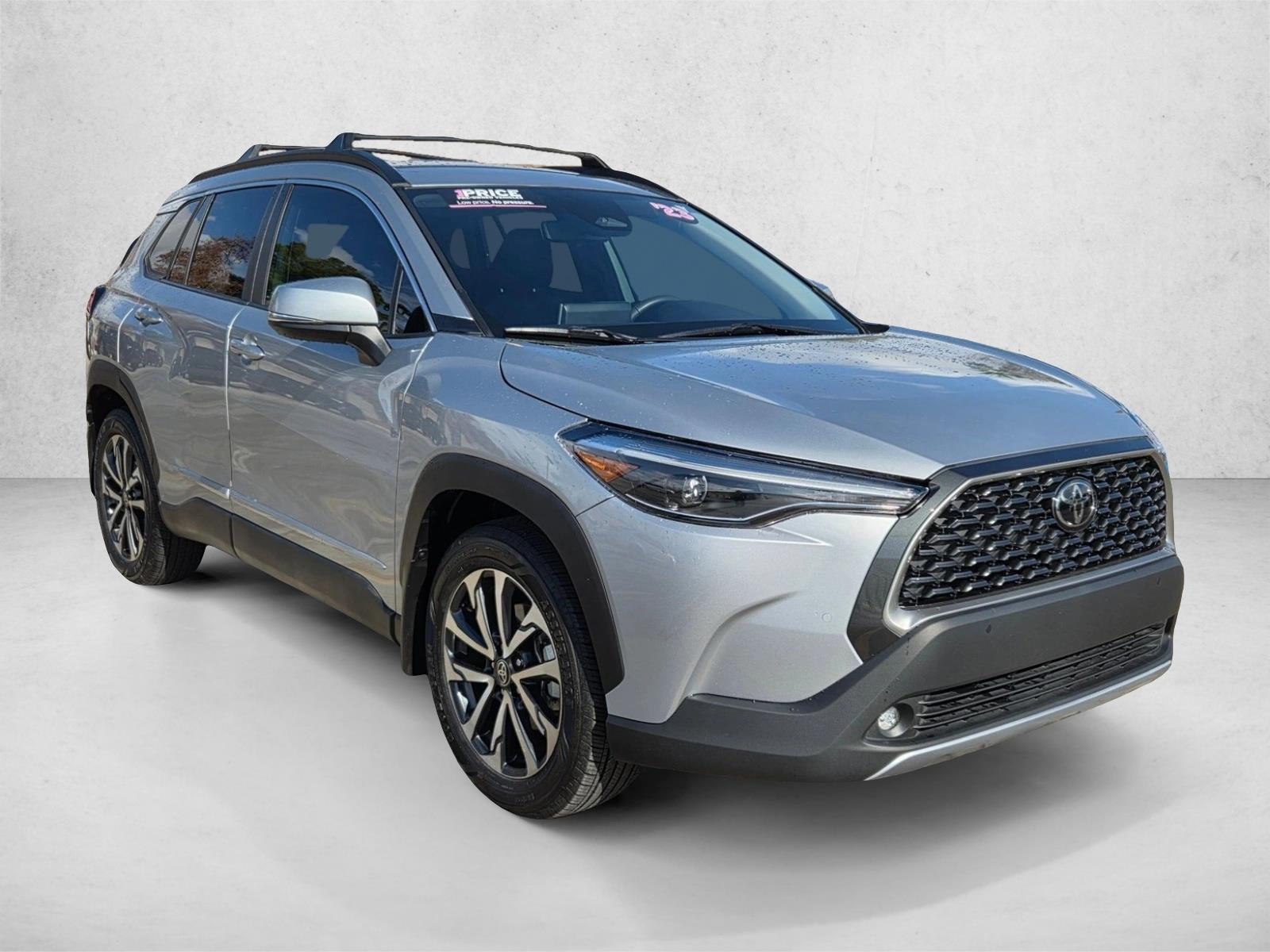 2024 Toyota Corolla Cross XLE photo 3