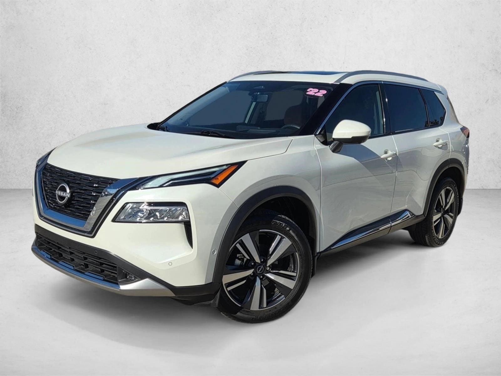 2022 Nissan Rogue Platinum's photo