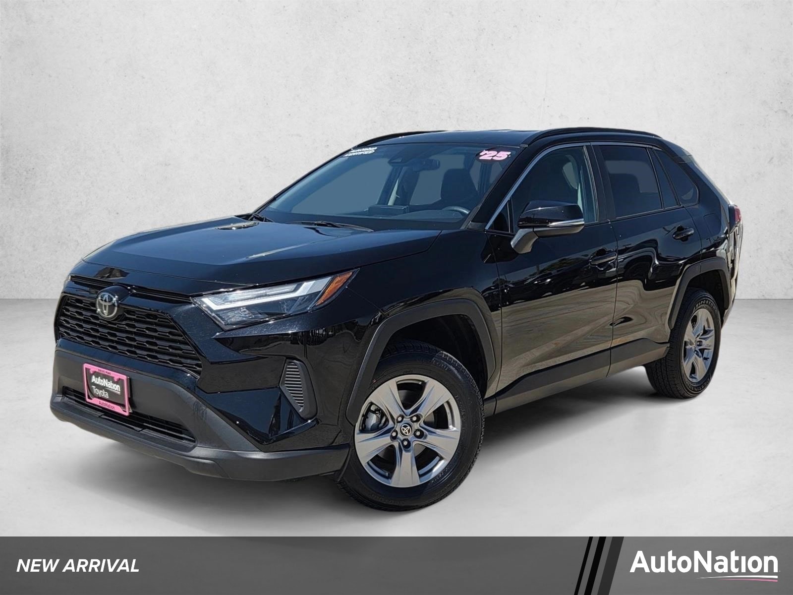 2025 Toyota RAV4 XLE FWD's photo