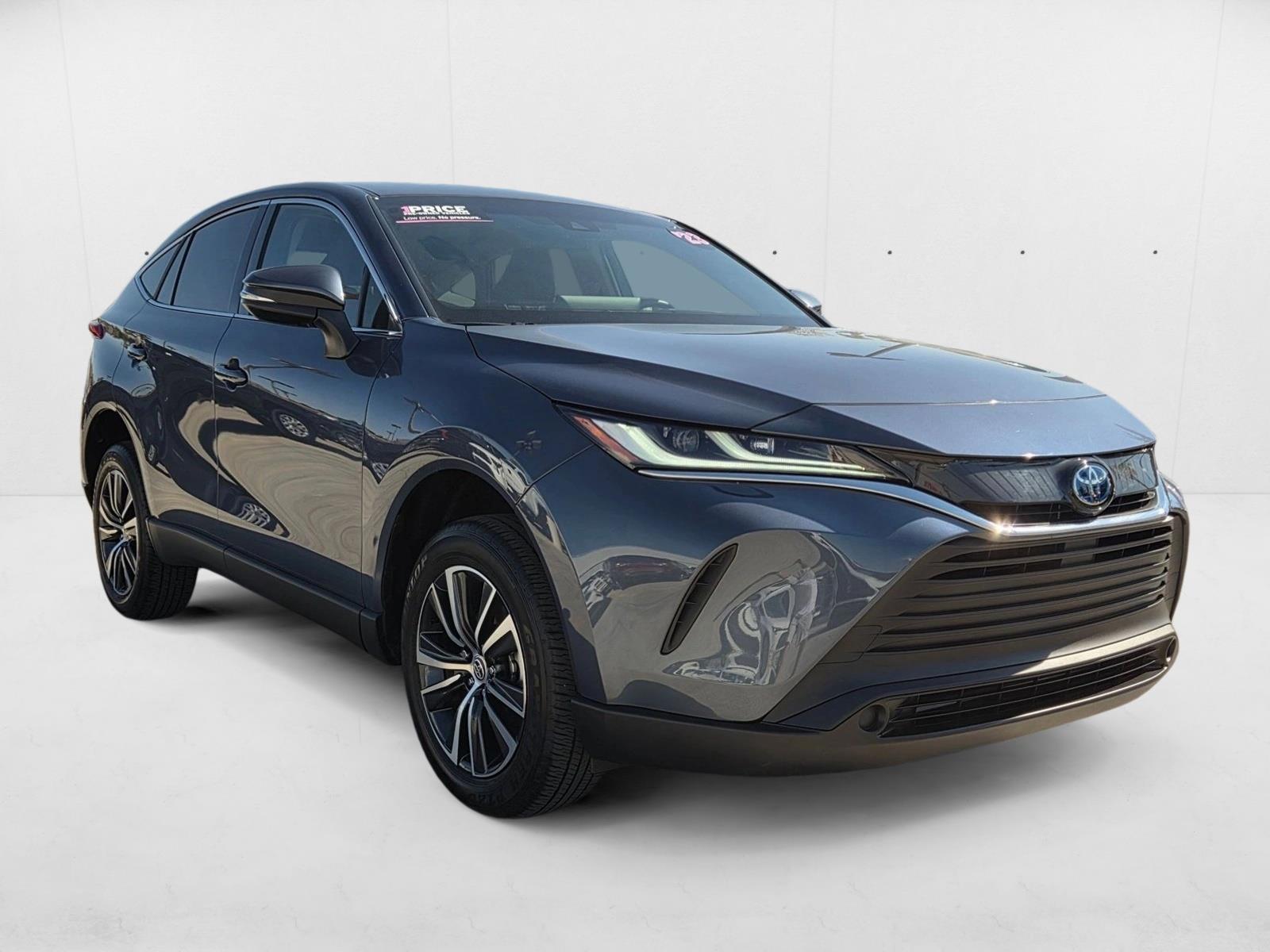 2023 Toyota Venza LE photo 3