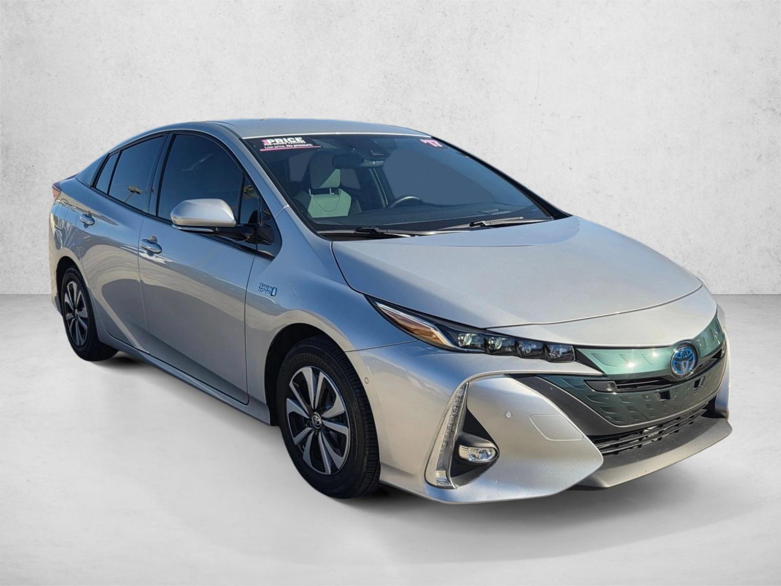 2017 Toyota Prius Prime Advanced photo 3