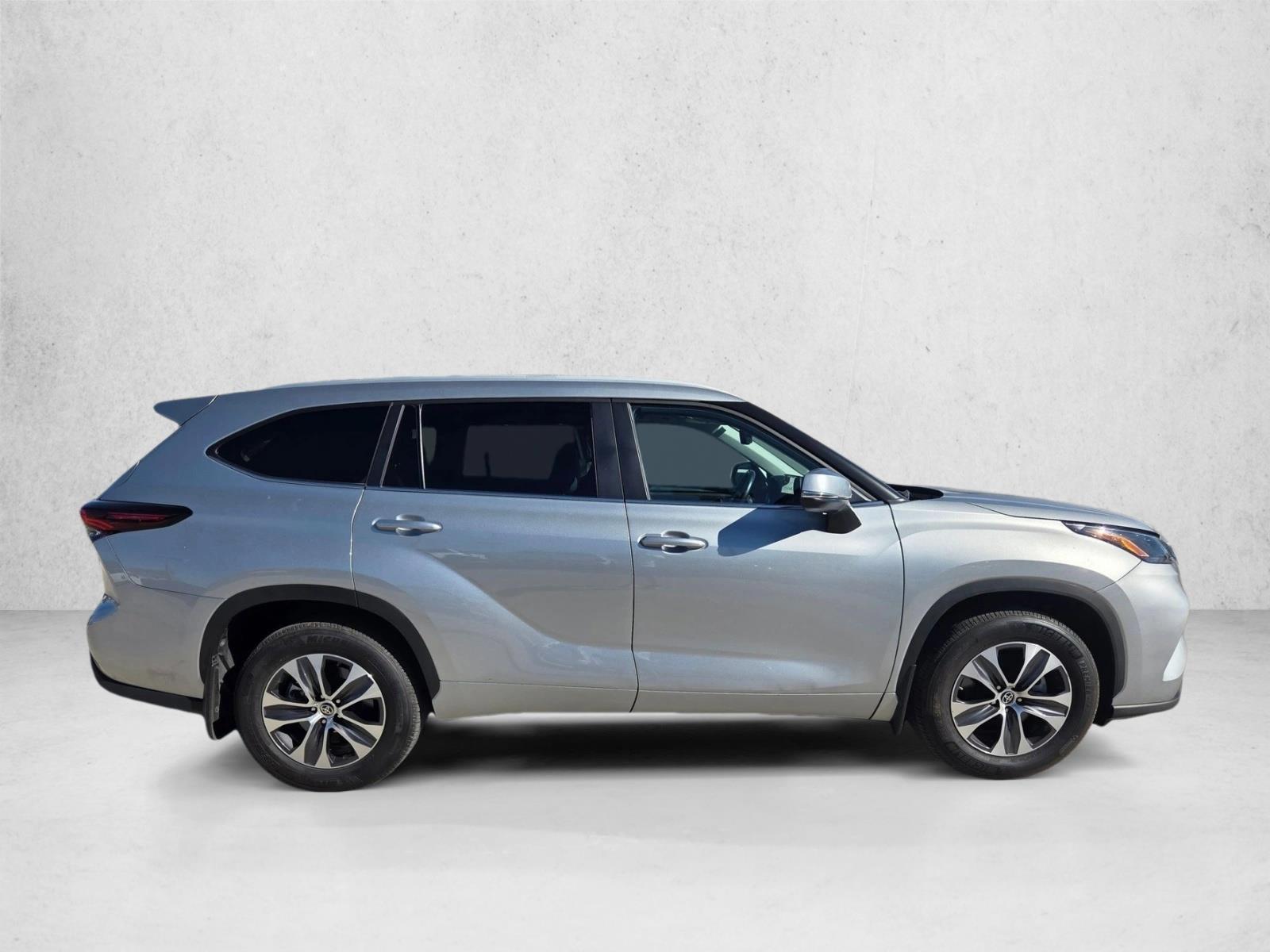 2024 Toyota Highlander XLE photo 4