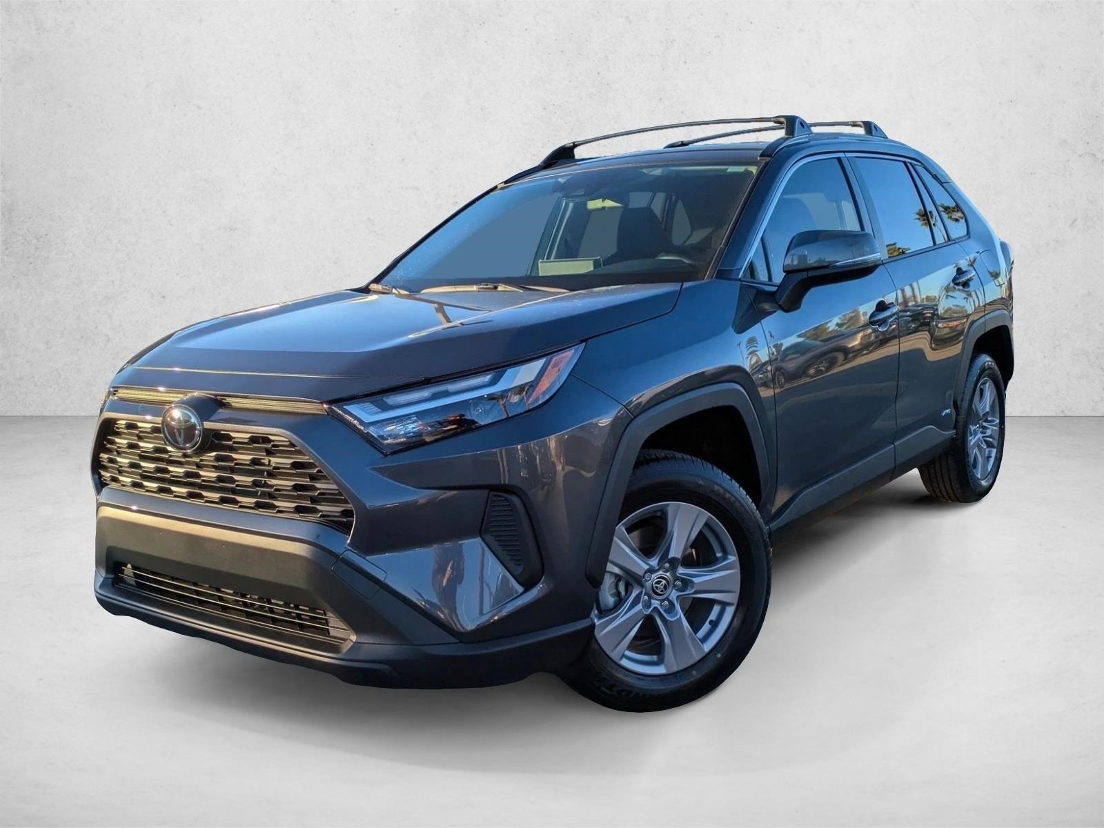 2025 Toyota RAV4 XLE's photo