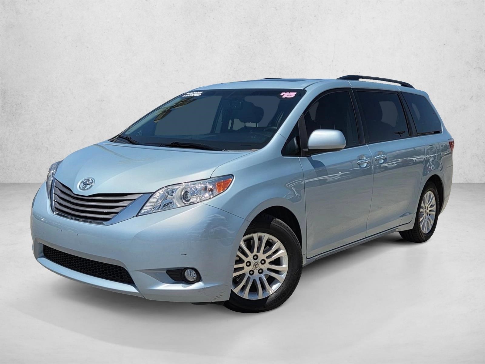 2015 Toyota Sienna XLE V6 8-Passenger's photo