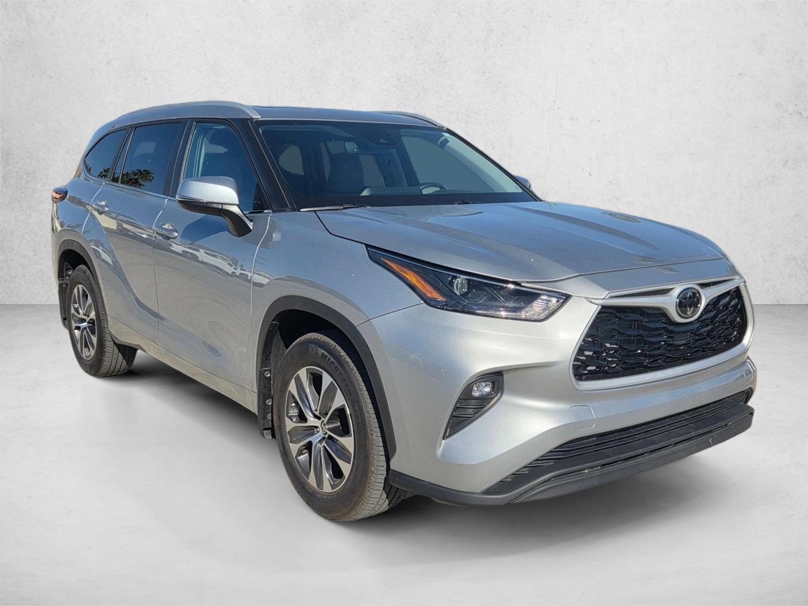 2024 Toyota Highlander XLE photo 3