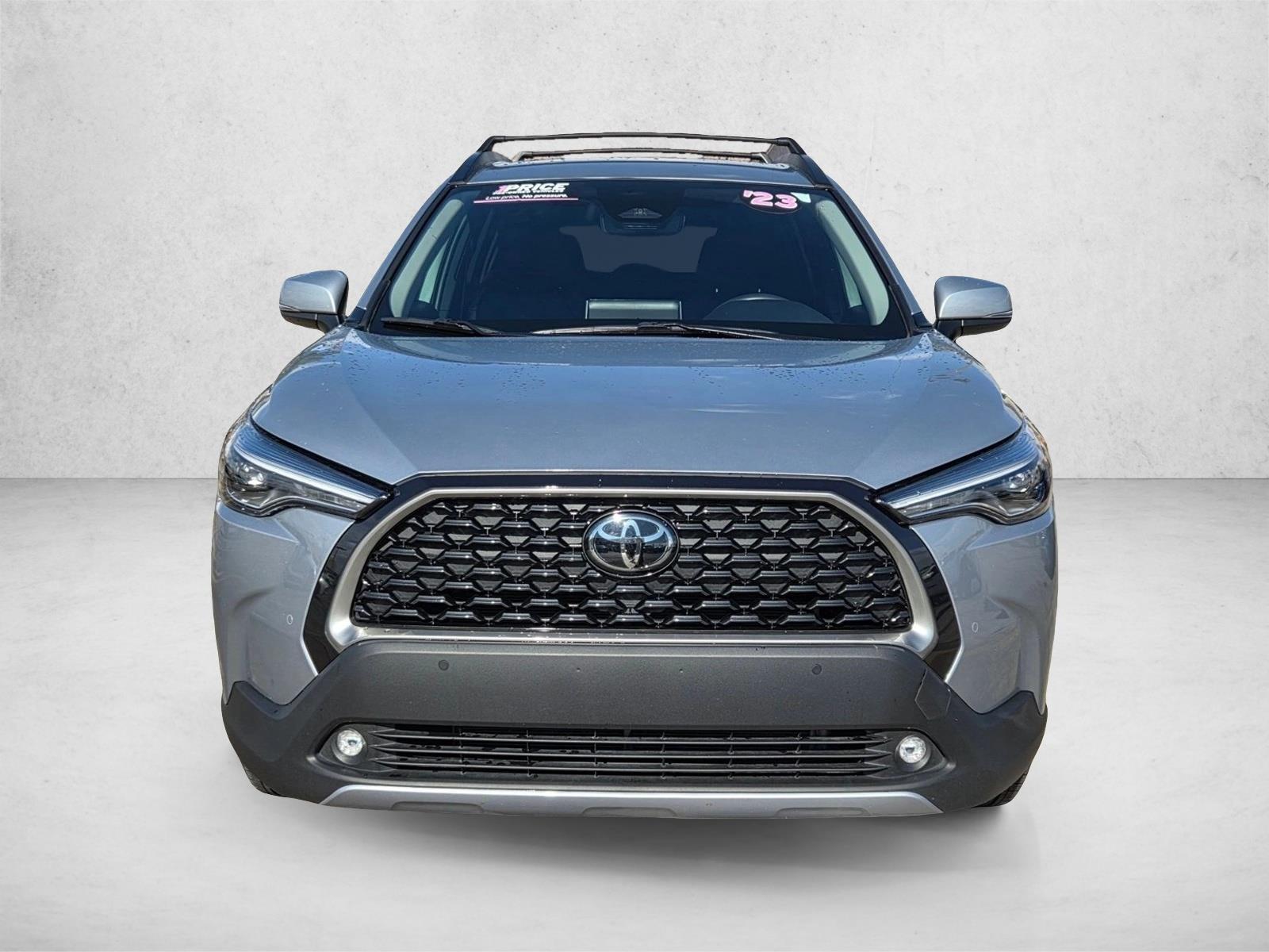 2024 Toyota Corolla Cross XLE photo 2