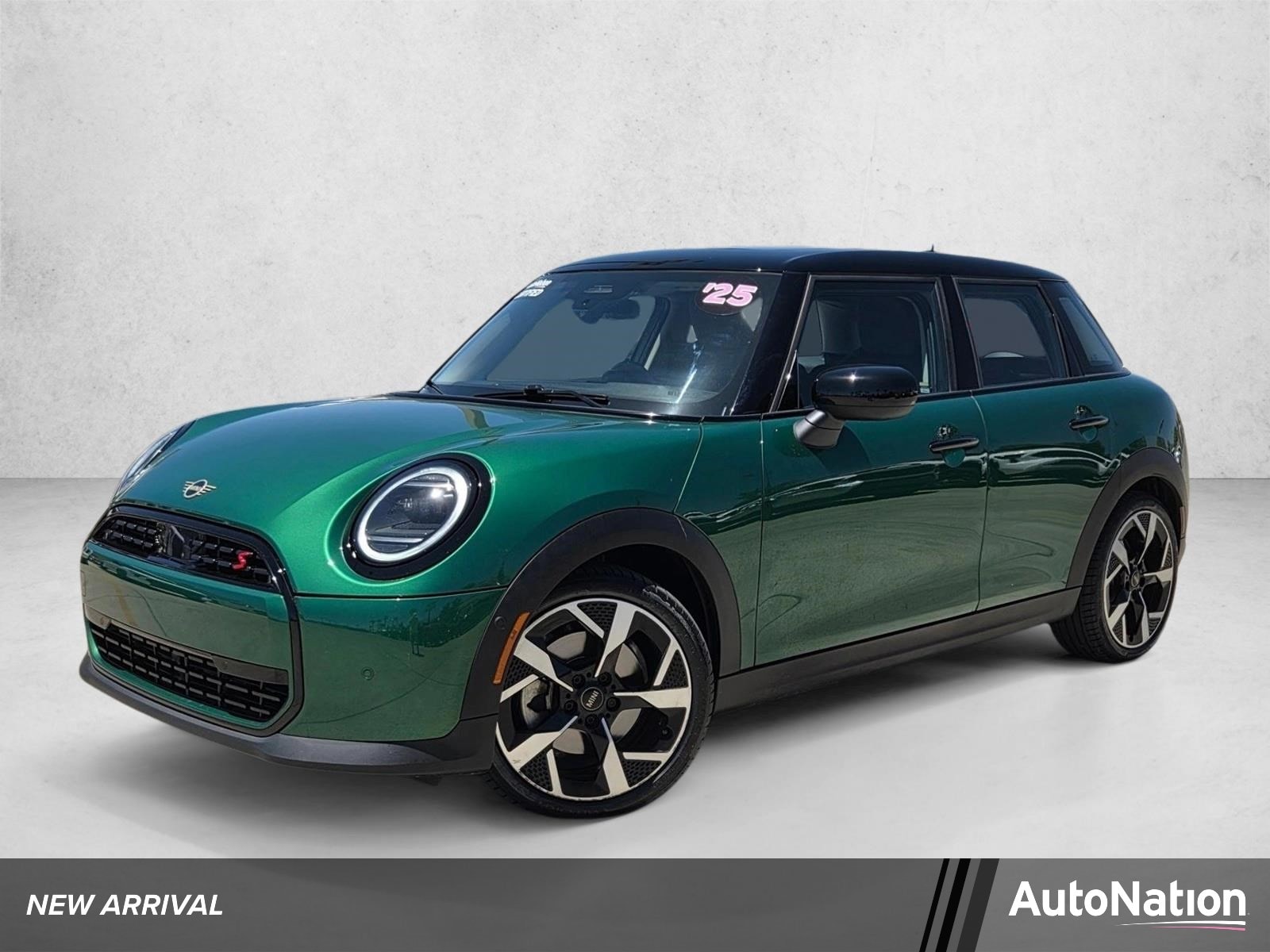 2025 MINI Hardtop Cooper S Signature's photo