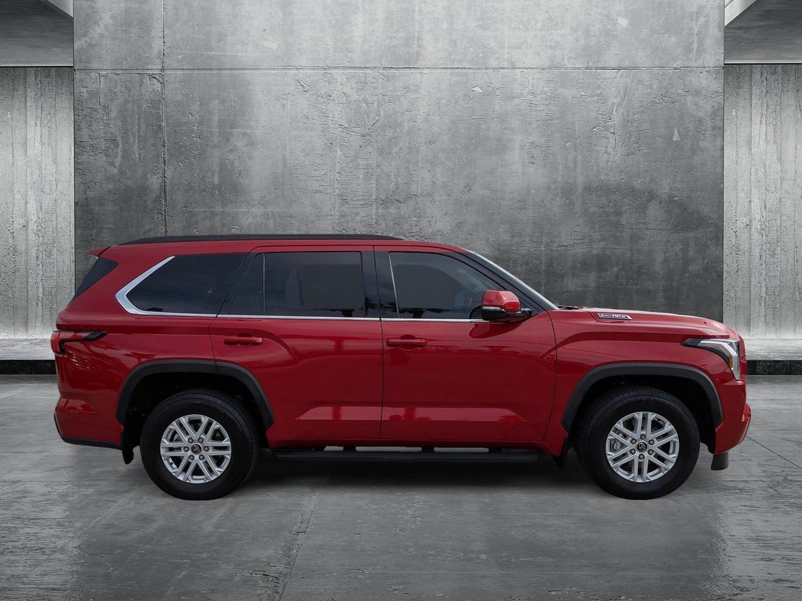 2023 Toyota Sequoia SR5 photo 4