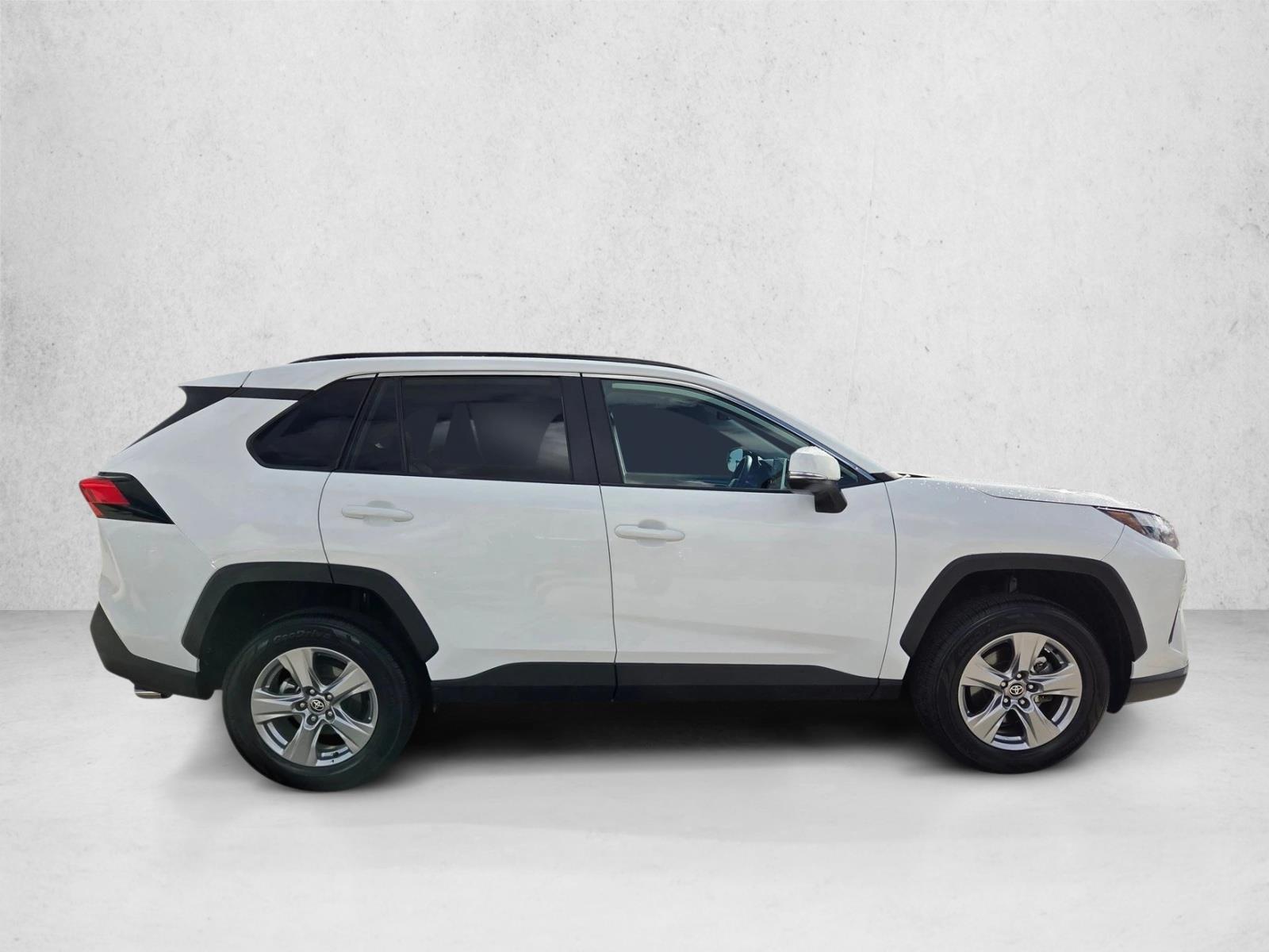 2024 Toyota RAV4 XLE photo 3