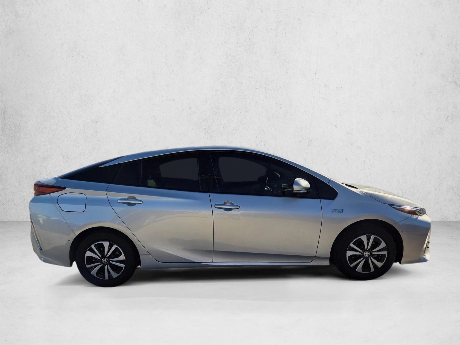 2017 Toyota Prius Prime Advanced photo 4