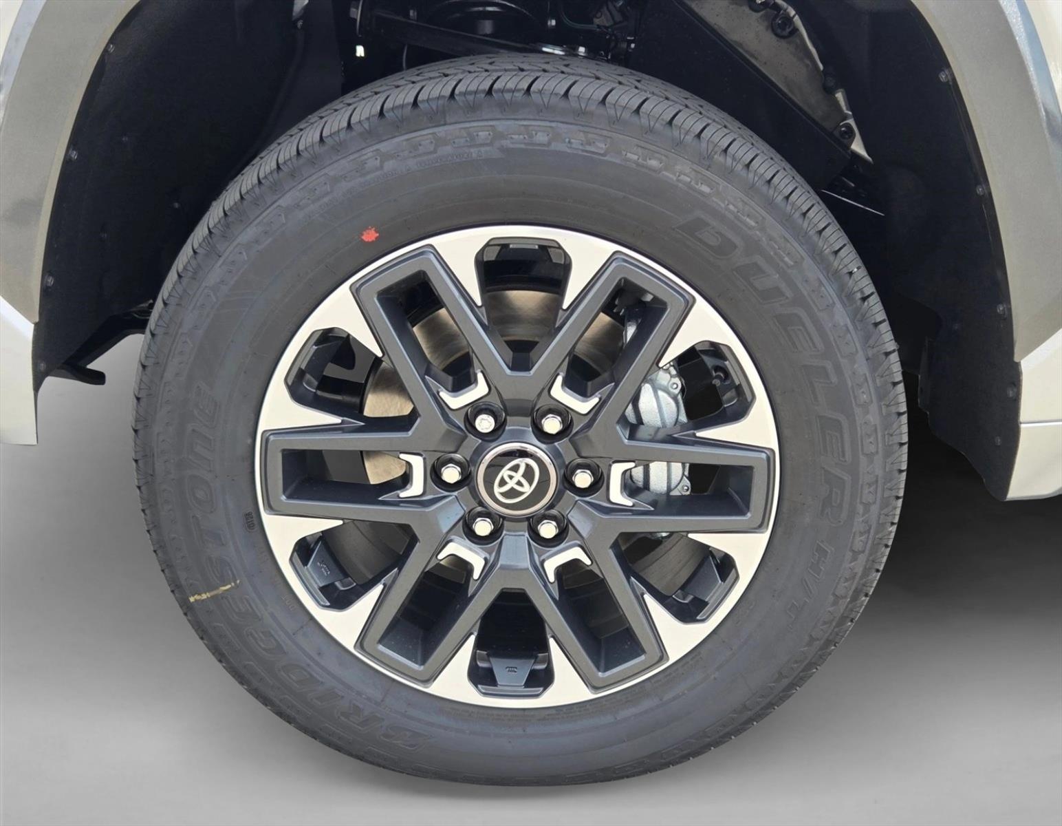 2026 Toyota Tundra Limited - Photo 10