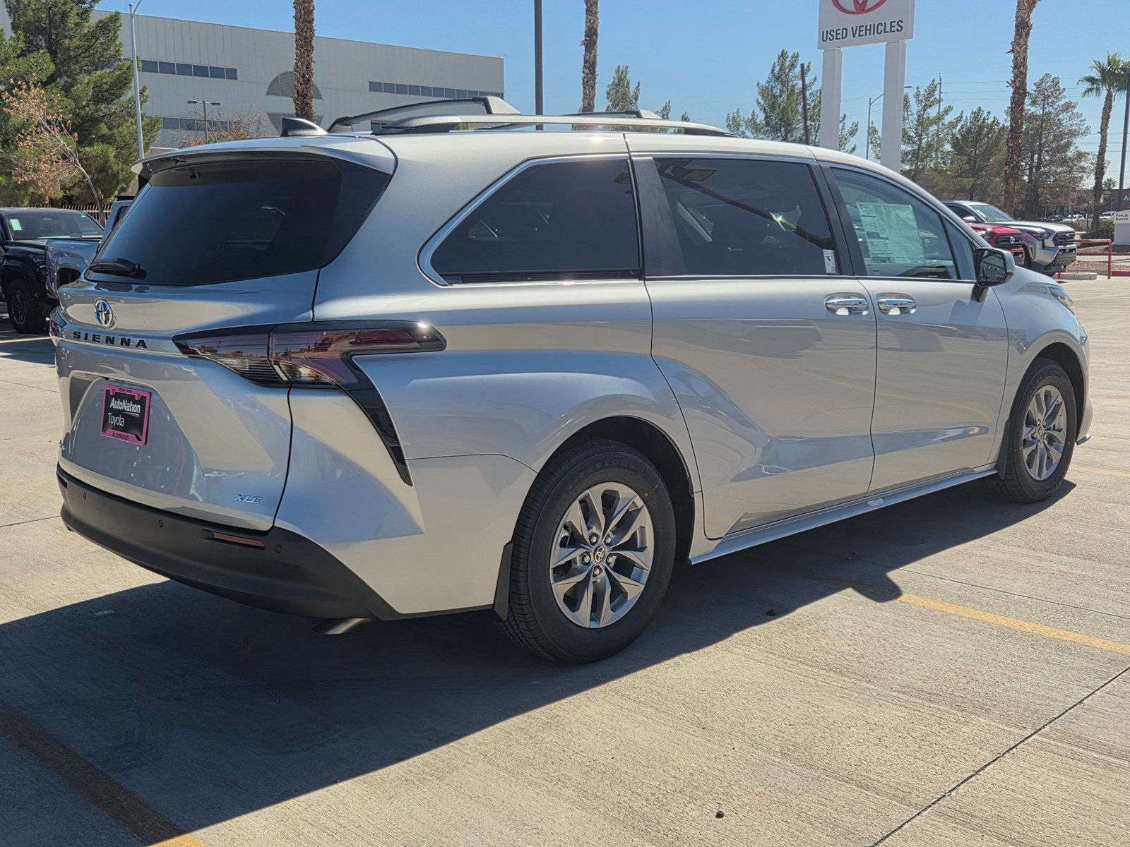 2025 Toyota Sienna XLE photo 2