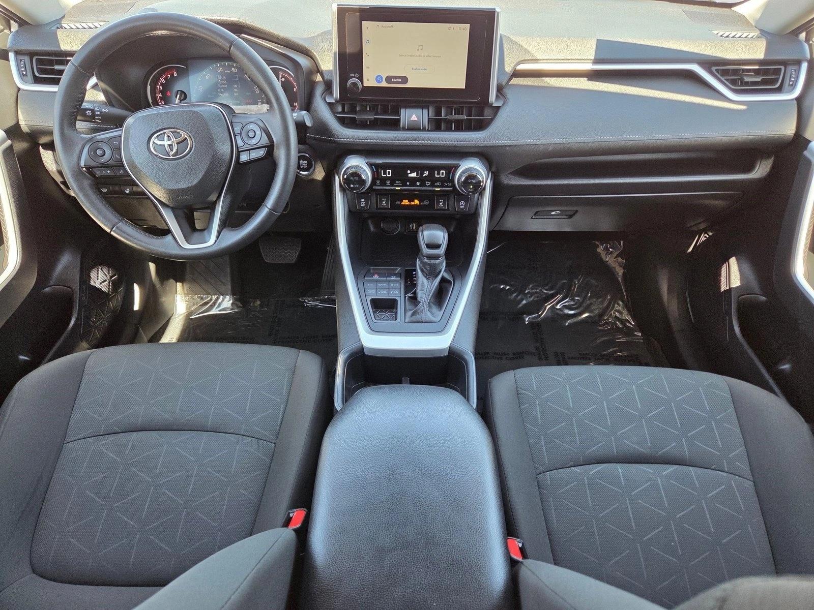 2024 Toyota RAV4 XLE - Photo 16