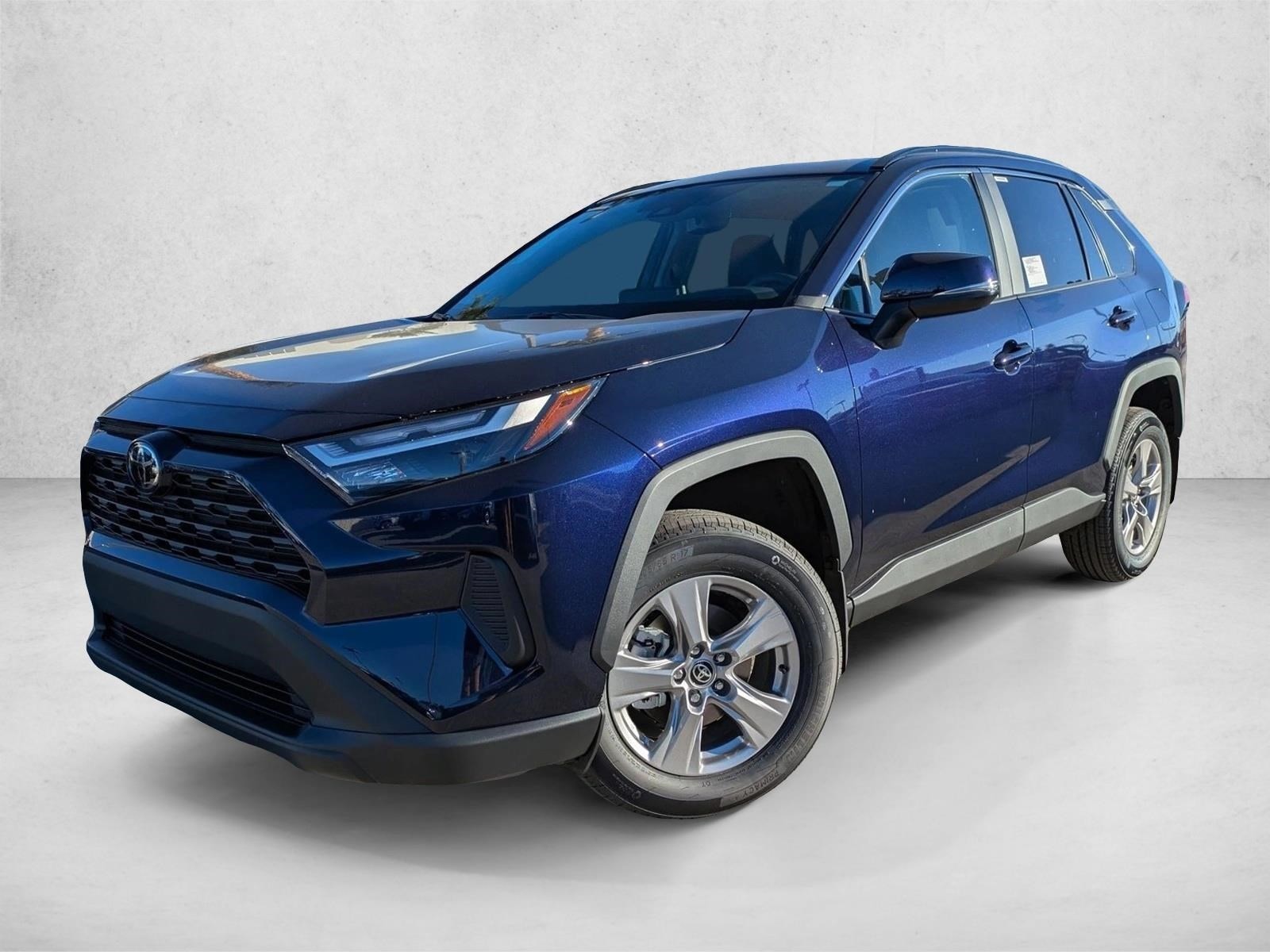 2025 Toyota RAV4 XLE's photo