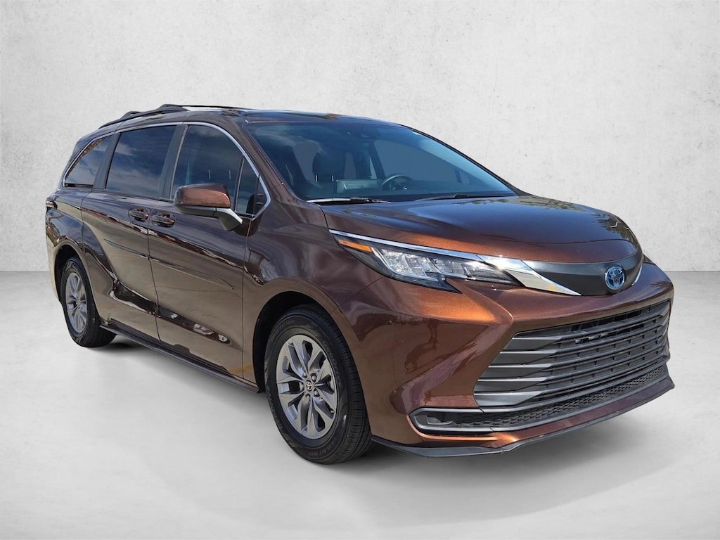 Certified 2022 Toyota Sienna LE 8 Passenger Van Passenger Van