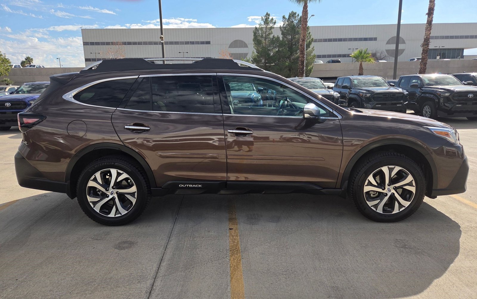 2022 Subaru Outback Touring photo 3