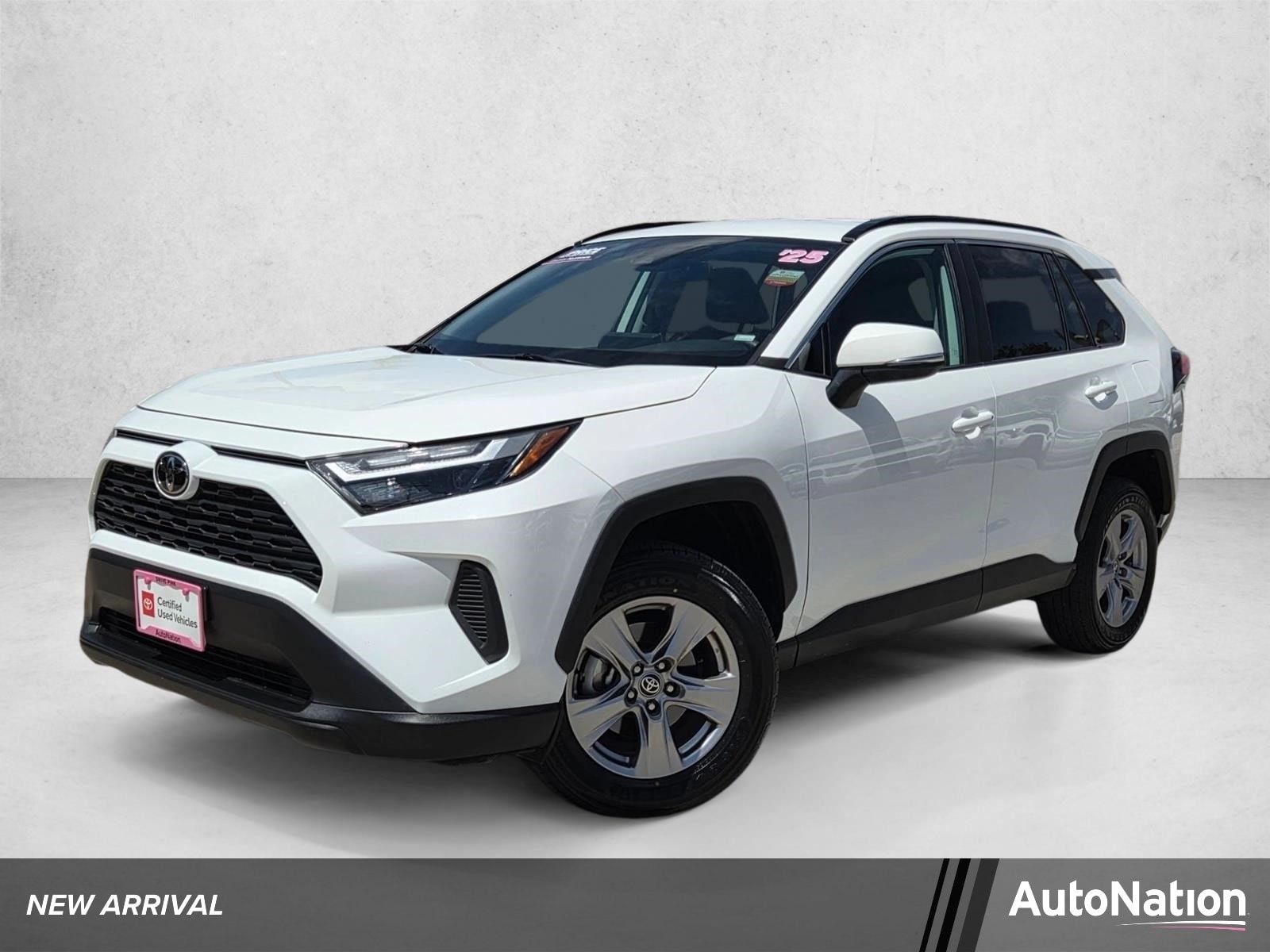 2025 Toyota RAV4 XLE FWD's photo