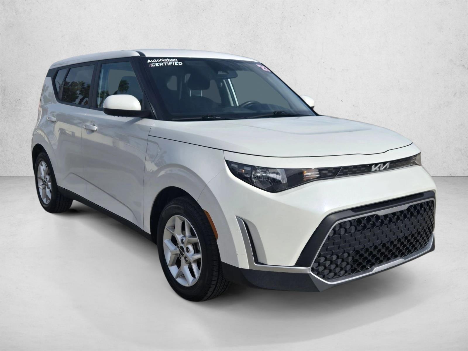 2023 Kia Soul LX photo 3