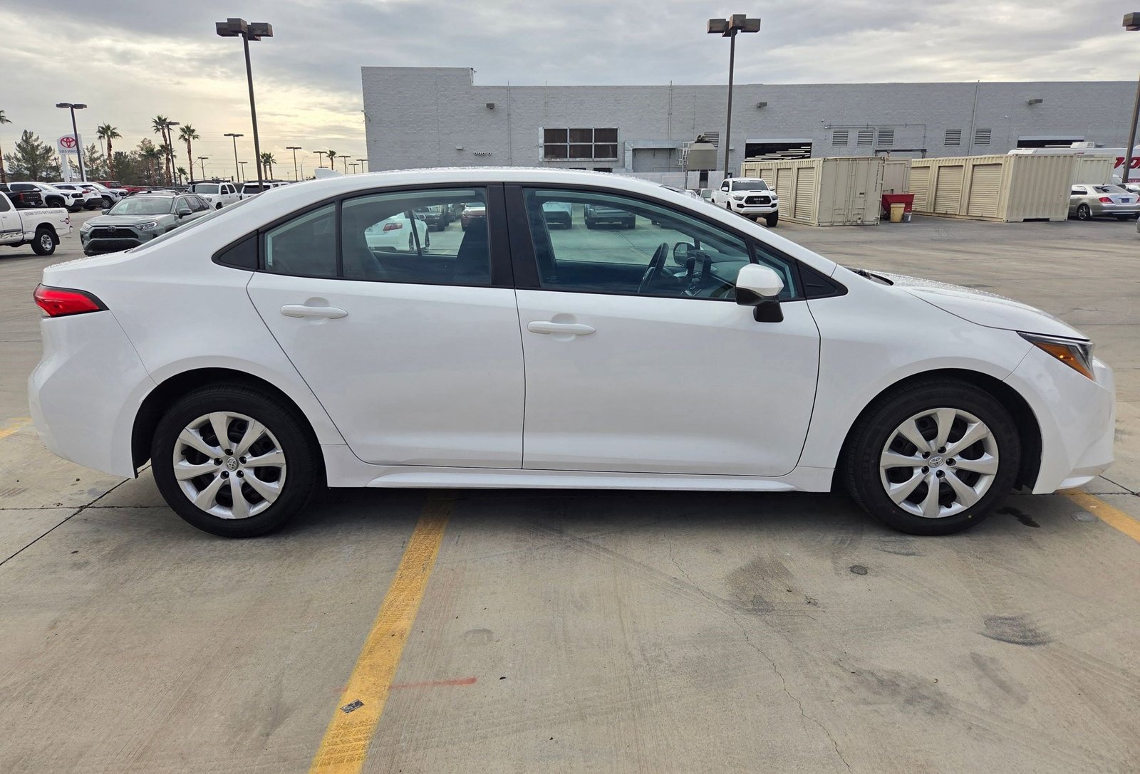 2023 Toyota Corolla LE photo 4