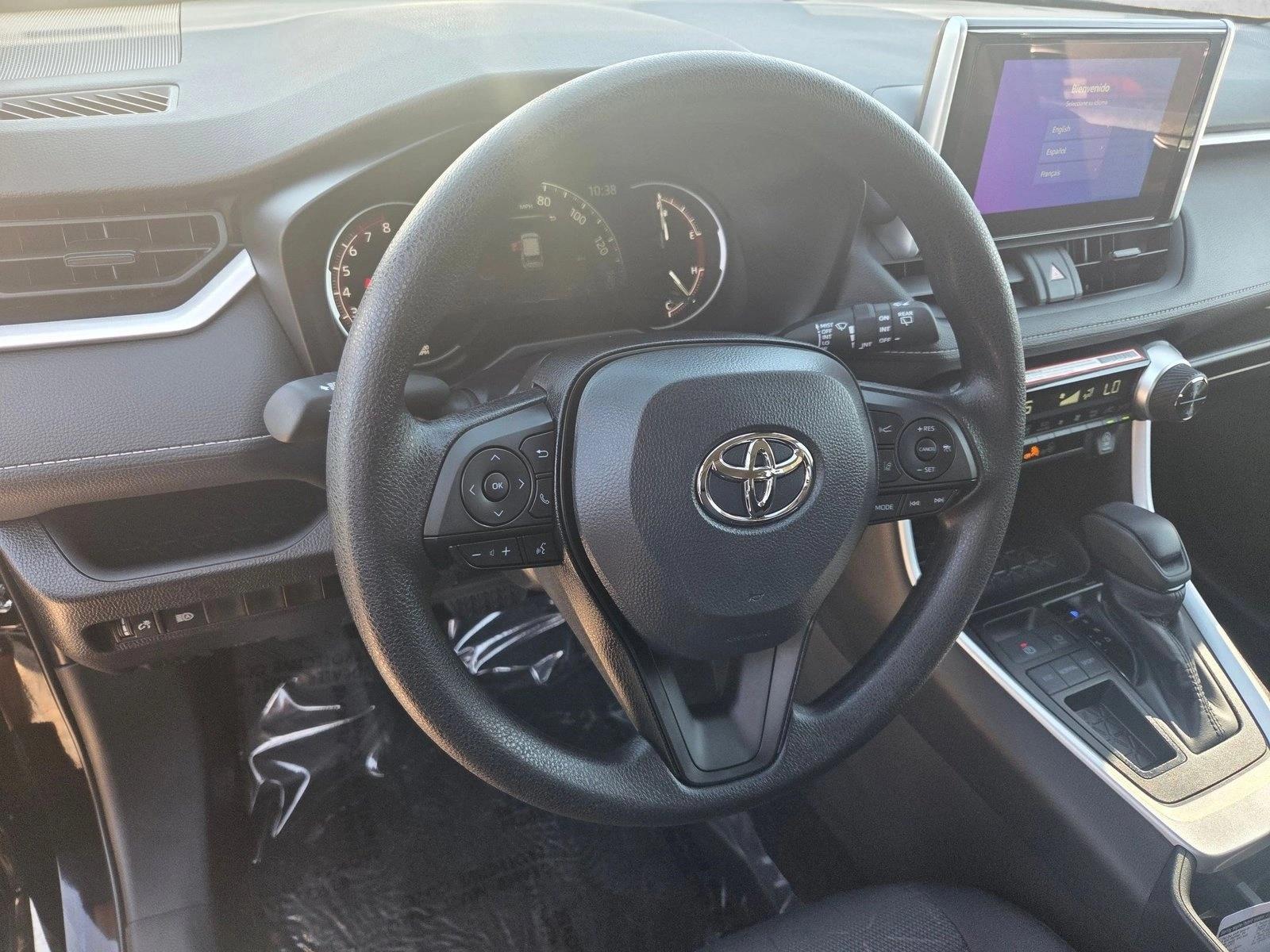 2025 Toyota RAV4 XLE photo 3