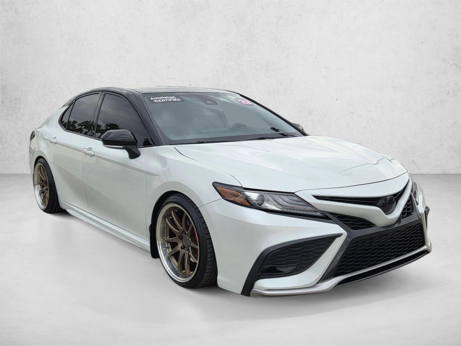 2022 Toyota Camry Hybrid XSE photo 3
