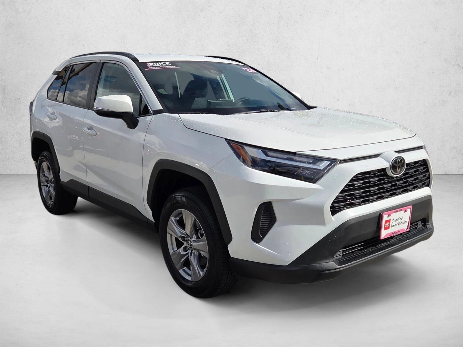 2024 Toyota RAV4 XLE photo 2