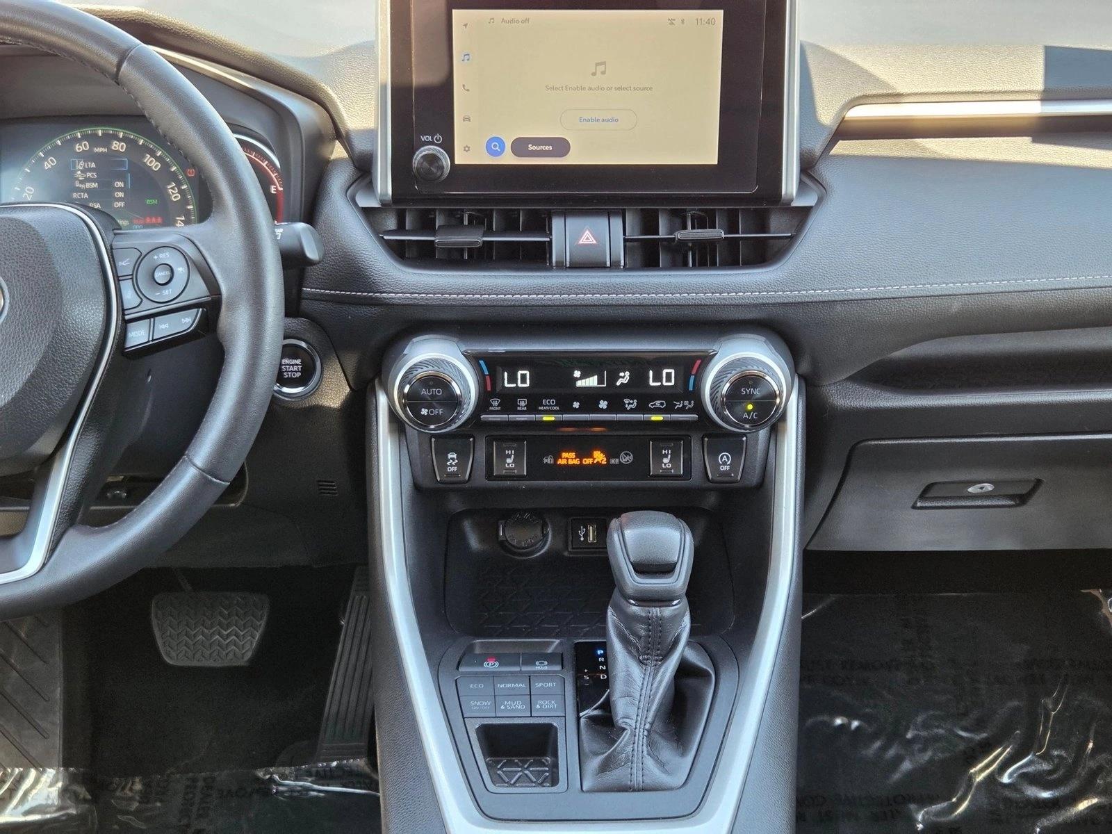 2024 Toyota RAV4 XLE - Photo 15