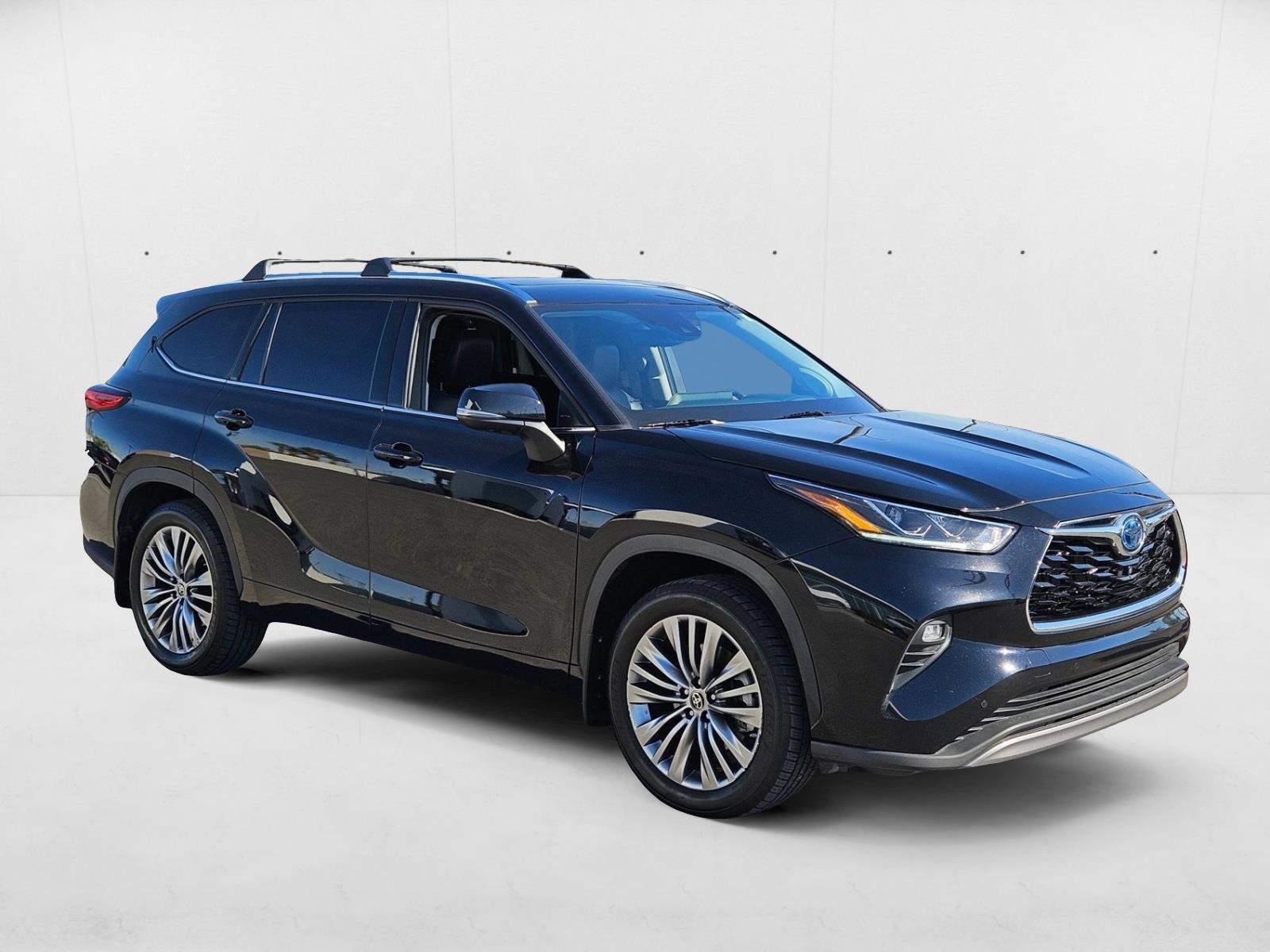 2022 Toyota Highlander Hybrid Platinum photo 3