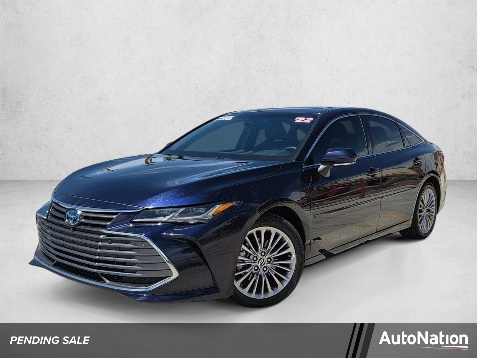 2022 Toyota Avalon Limited Hybrid's photo