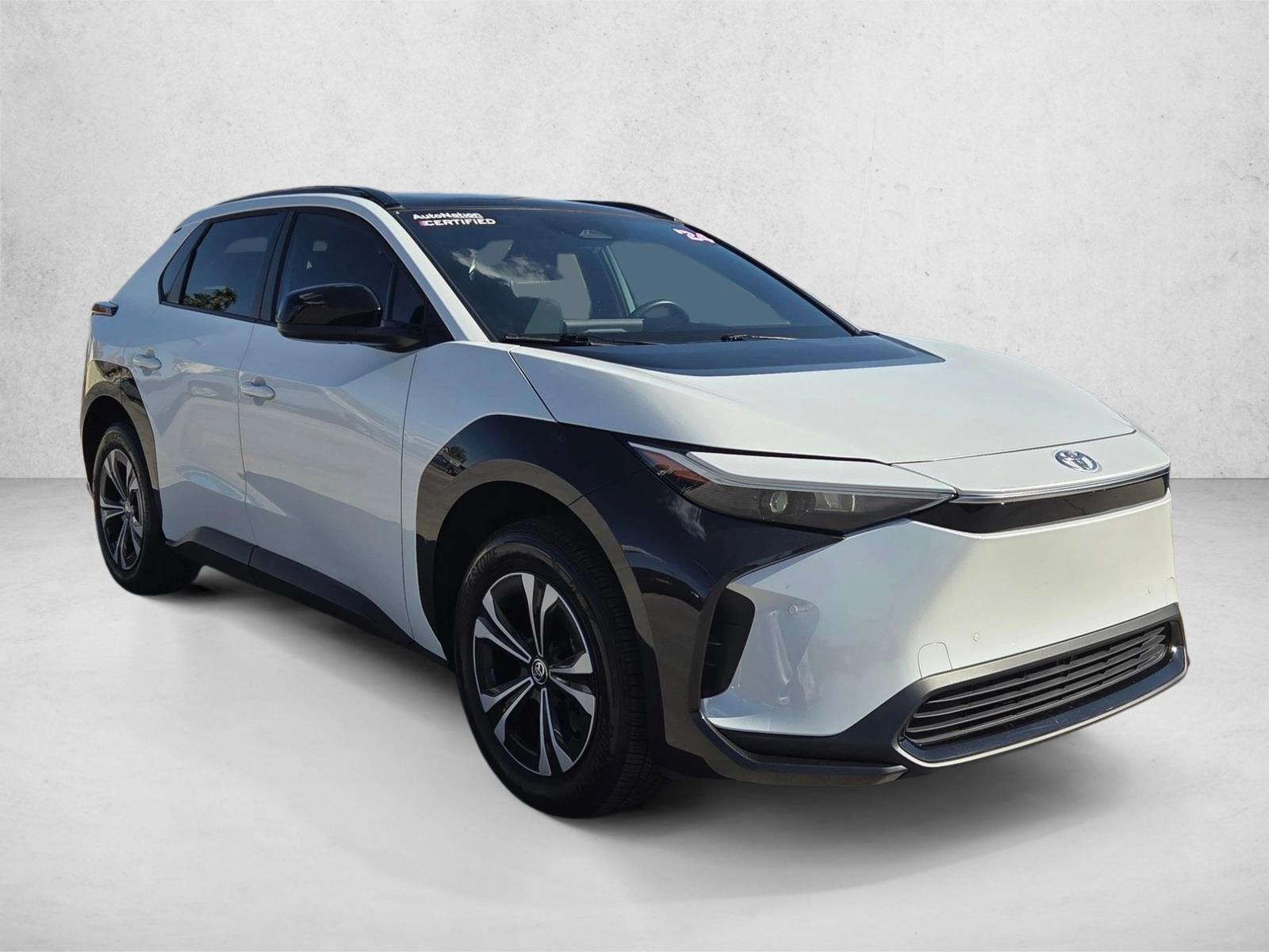 2024 Toyota bZ4X XLE photo 3