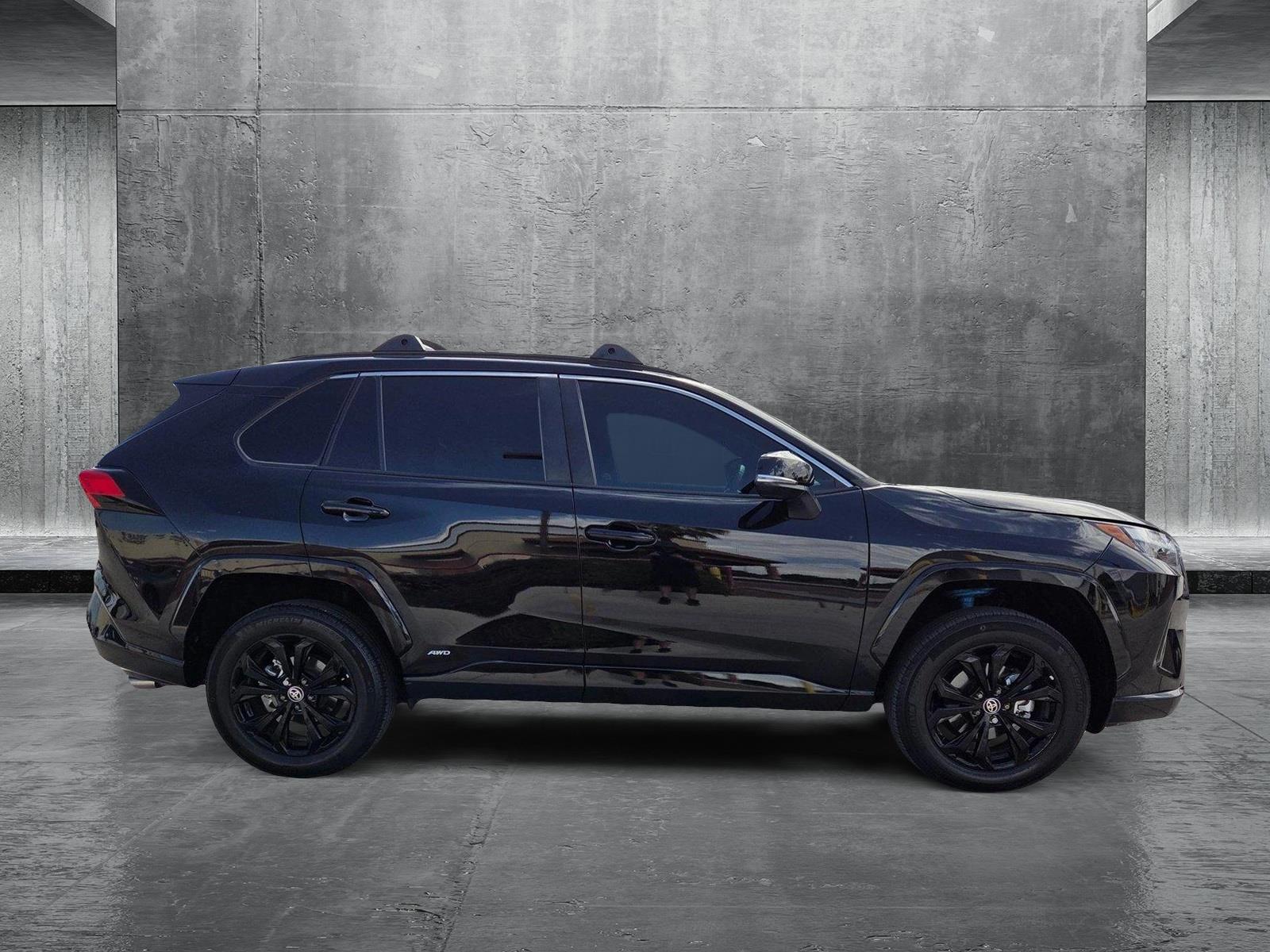 2022 Toyota RAV4 Hybrid SE photo 4