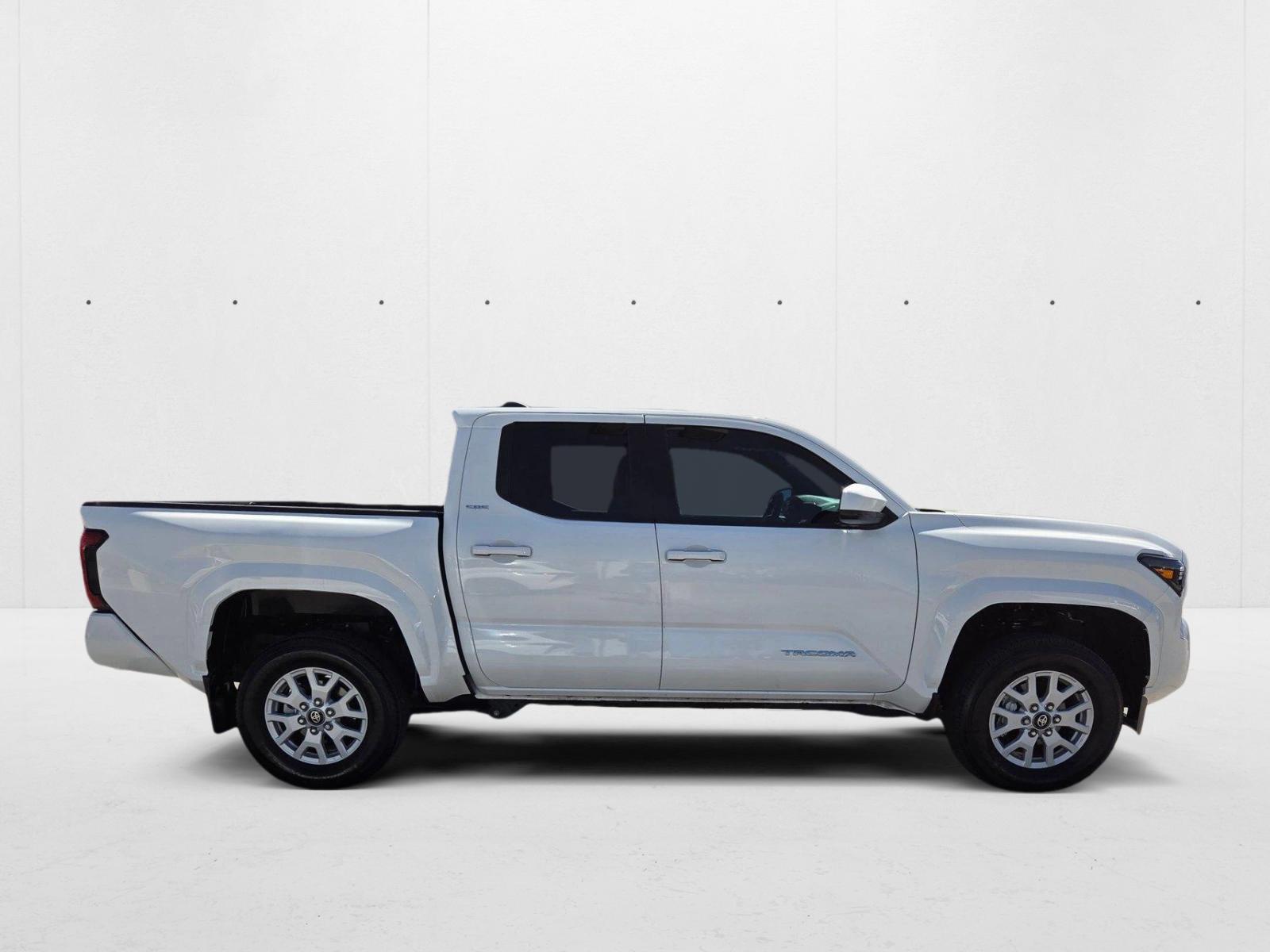 2024 Toyota Tacoma SR5 photo 3