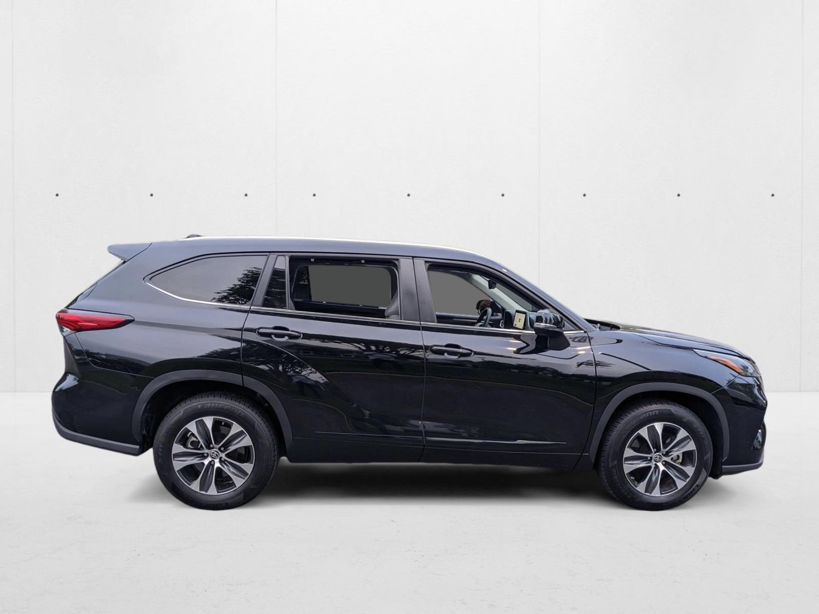 2023 Toyota Highlander XLE photo 4