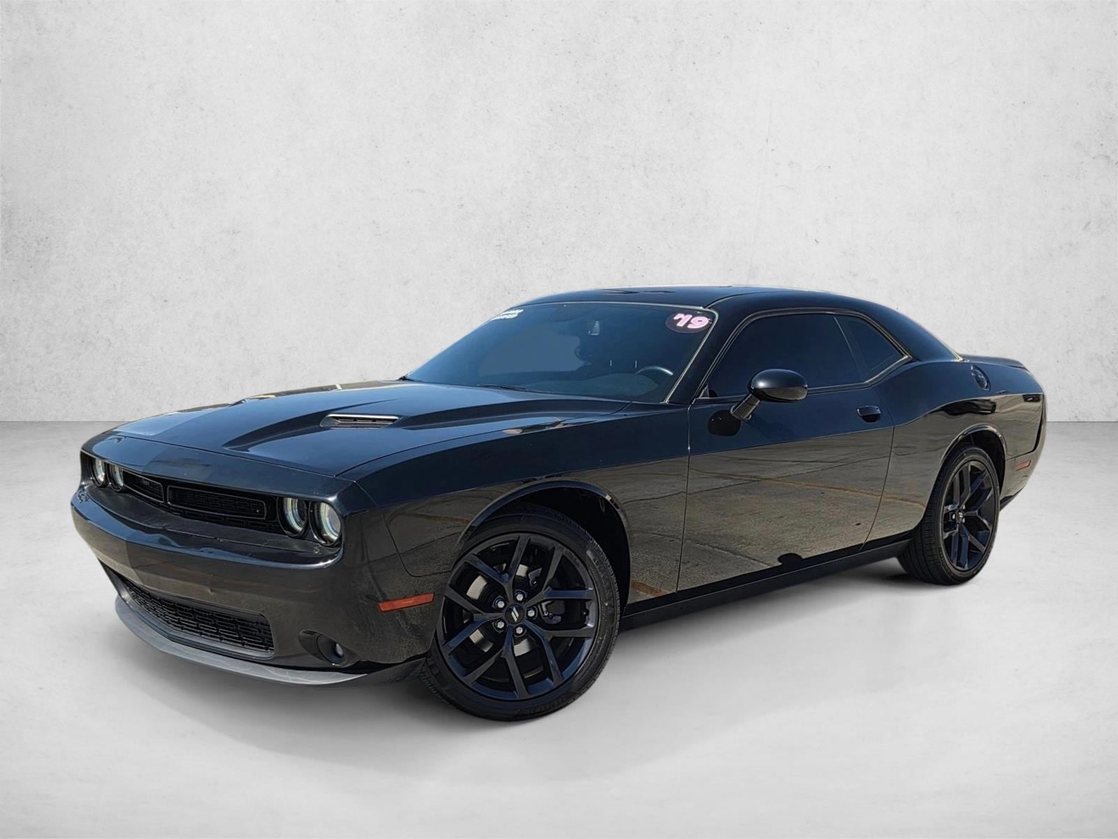 2019 Dodge Challenger SXT Auto's photo
