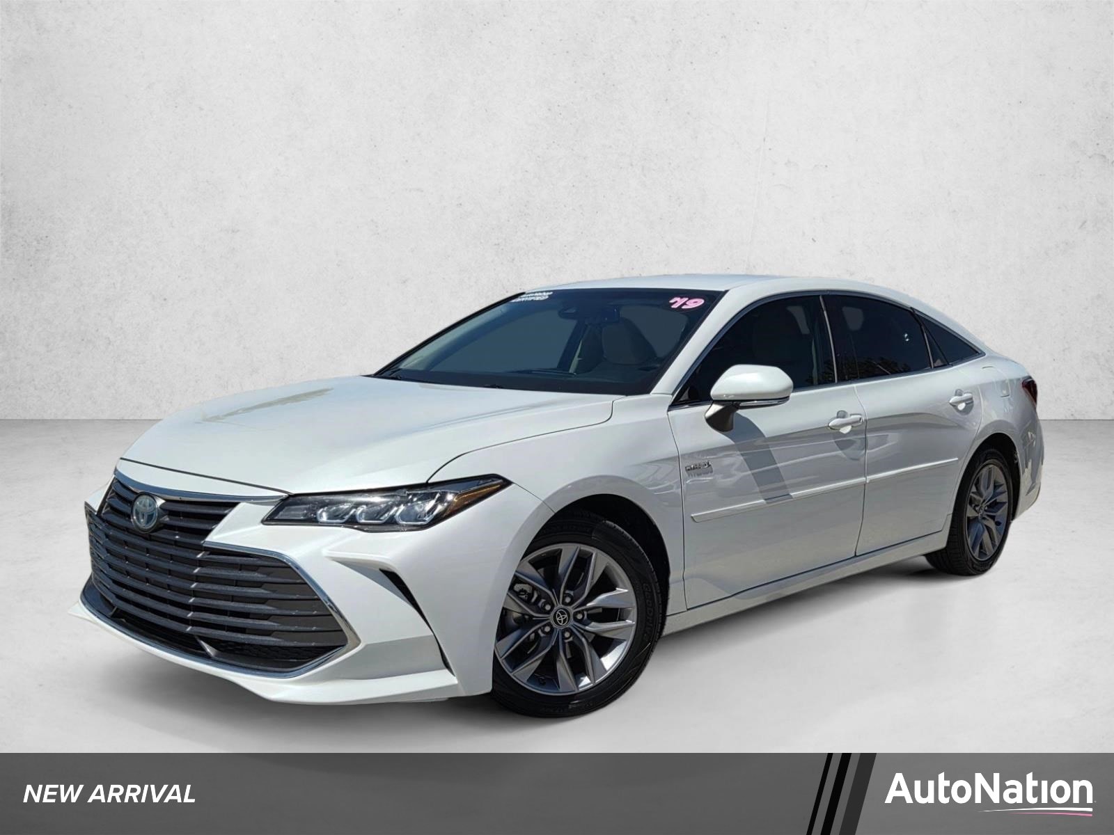 2019 Toyota Avalon XLE Hybrid's photo