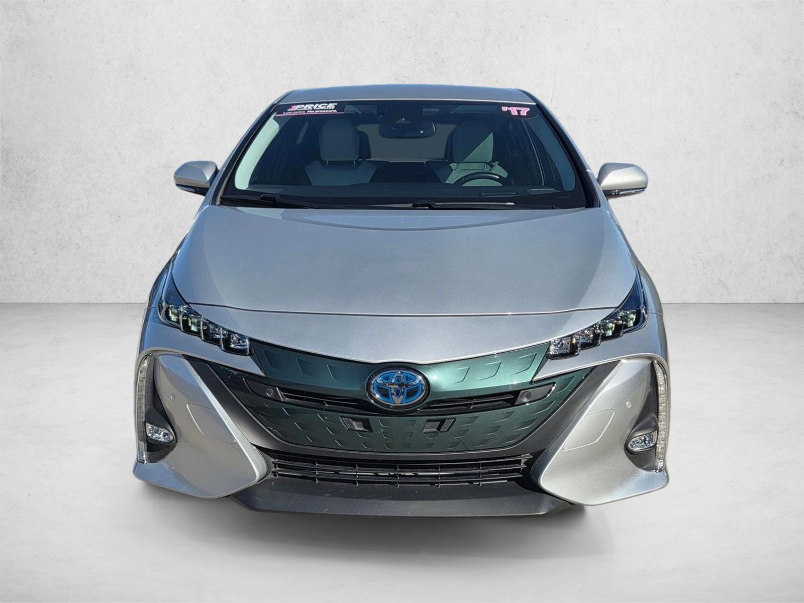 2017 Toyota Prius Prime Advanced photo 2