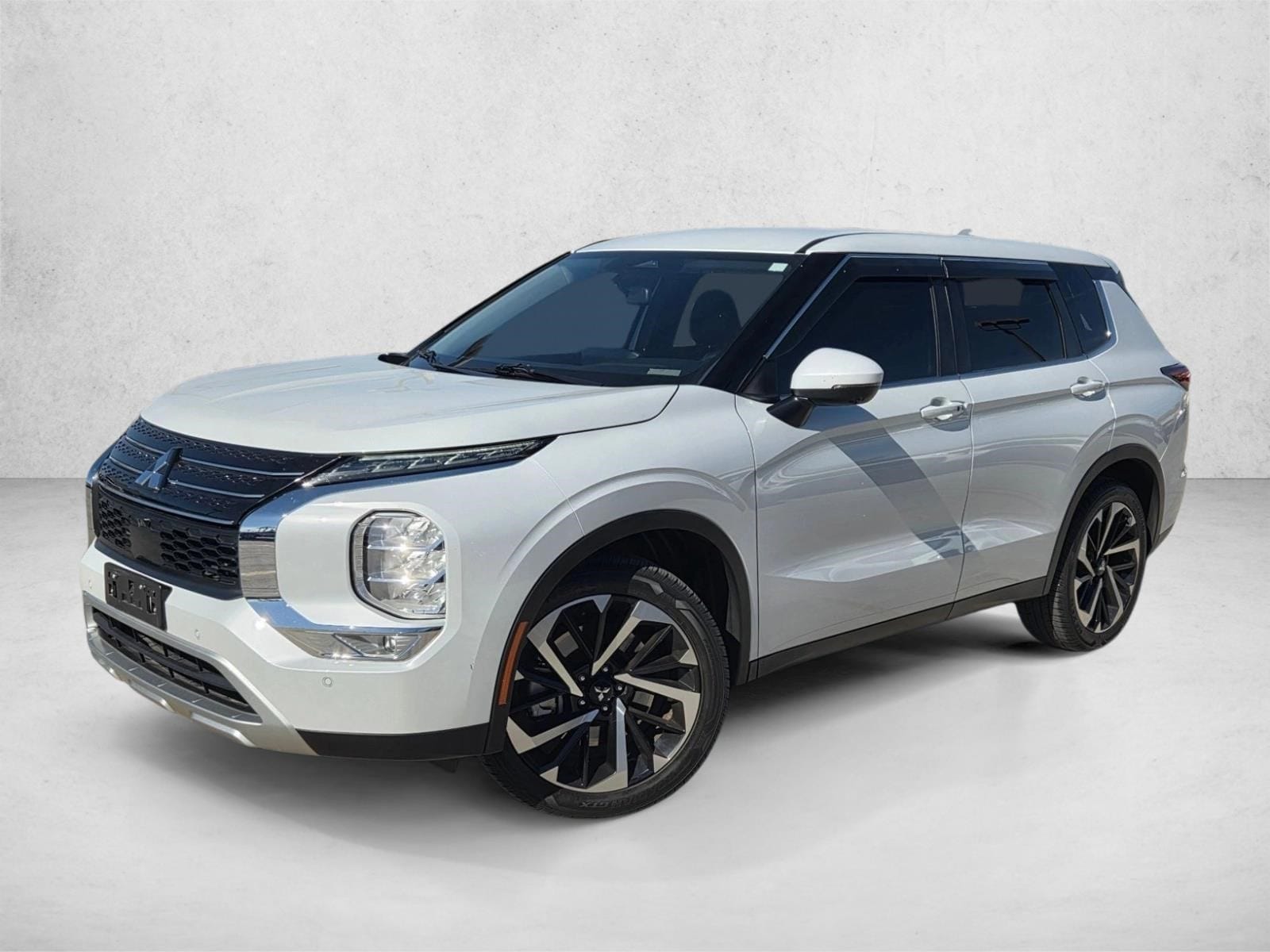 2024 Mitsubishi Outlander SE's photo