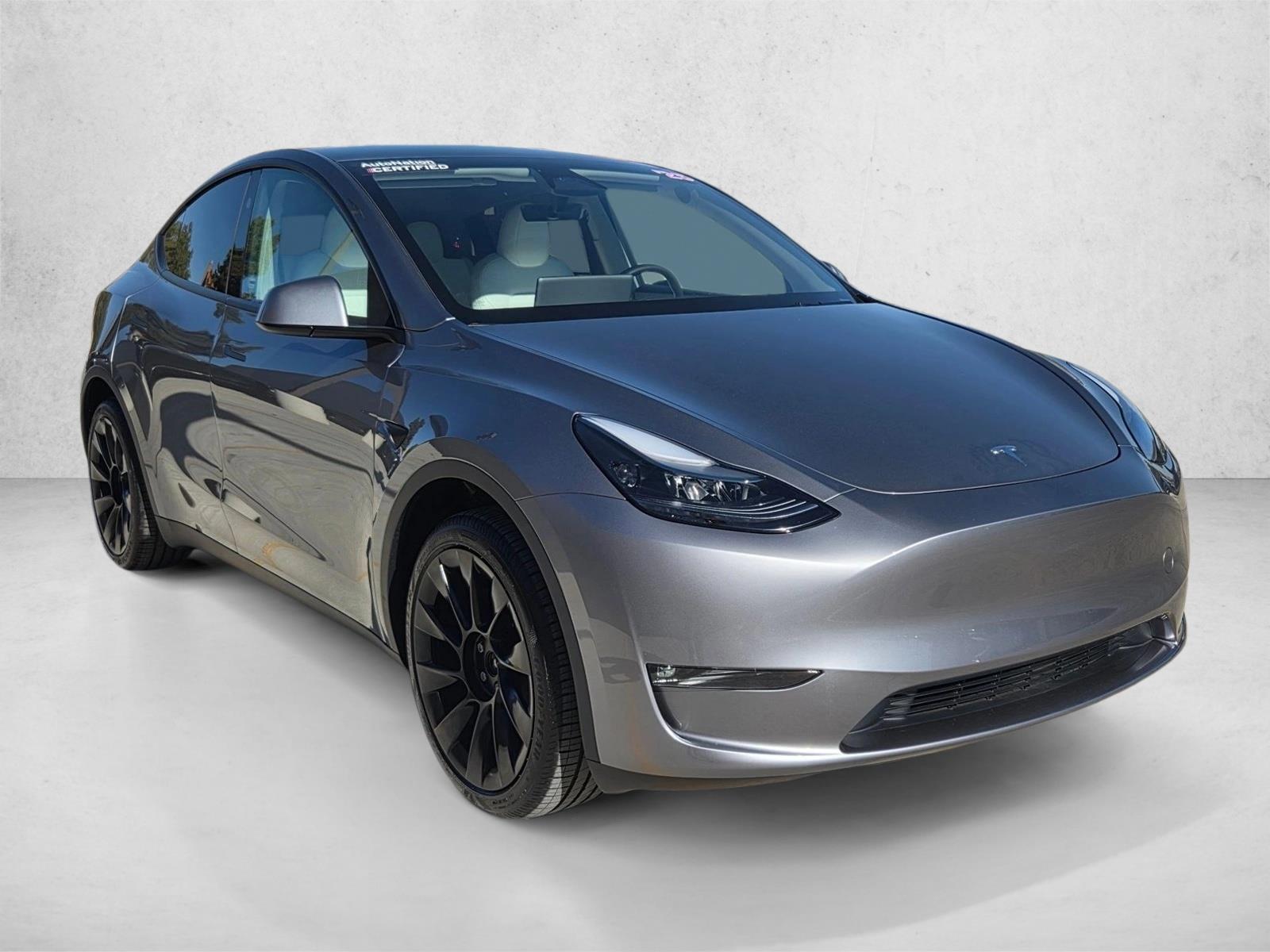 2025 Tesla Model Y Long Range photo 3
