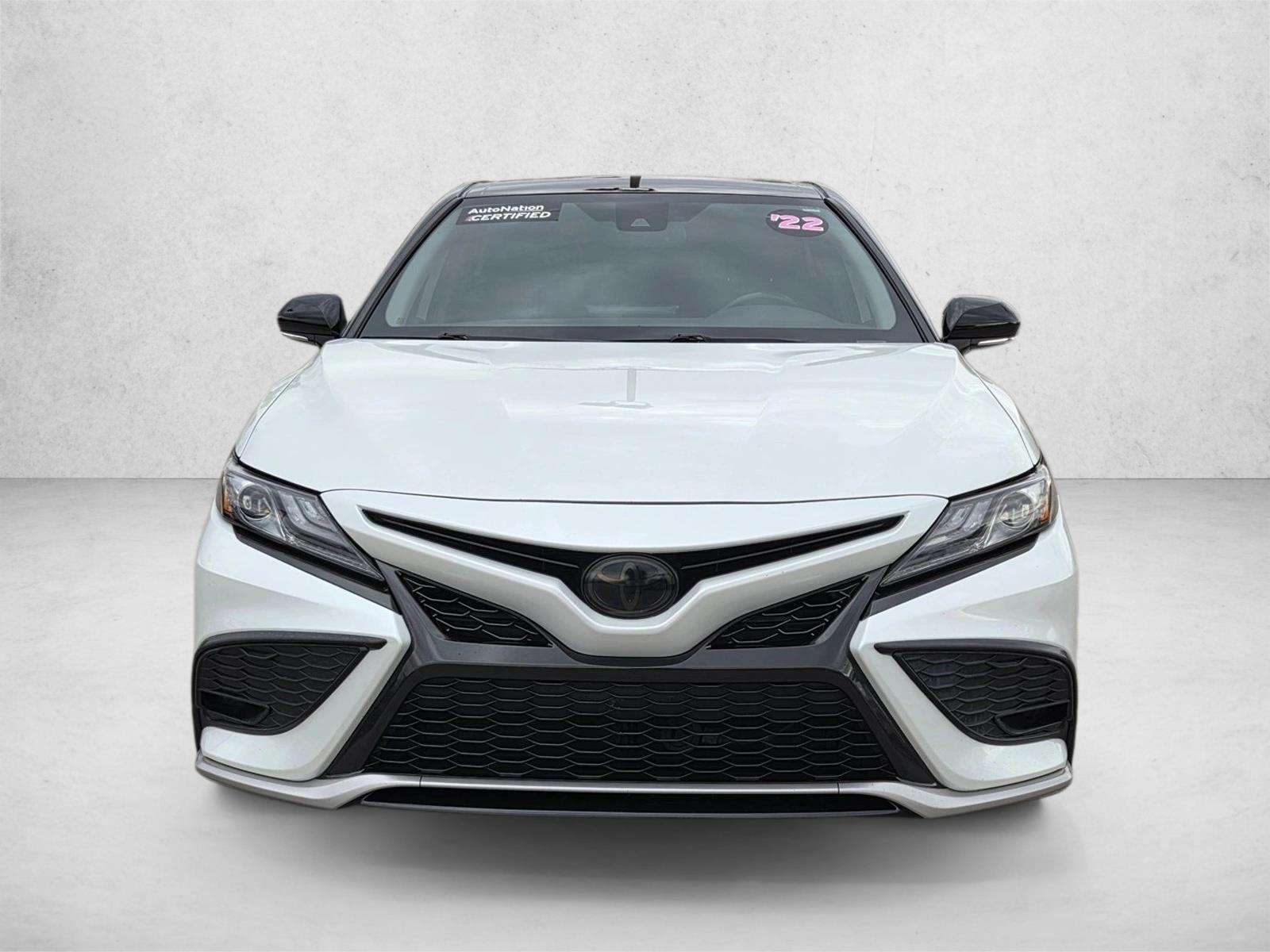 2022 Toyota Camry Hybrid XSE photo 2