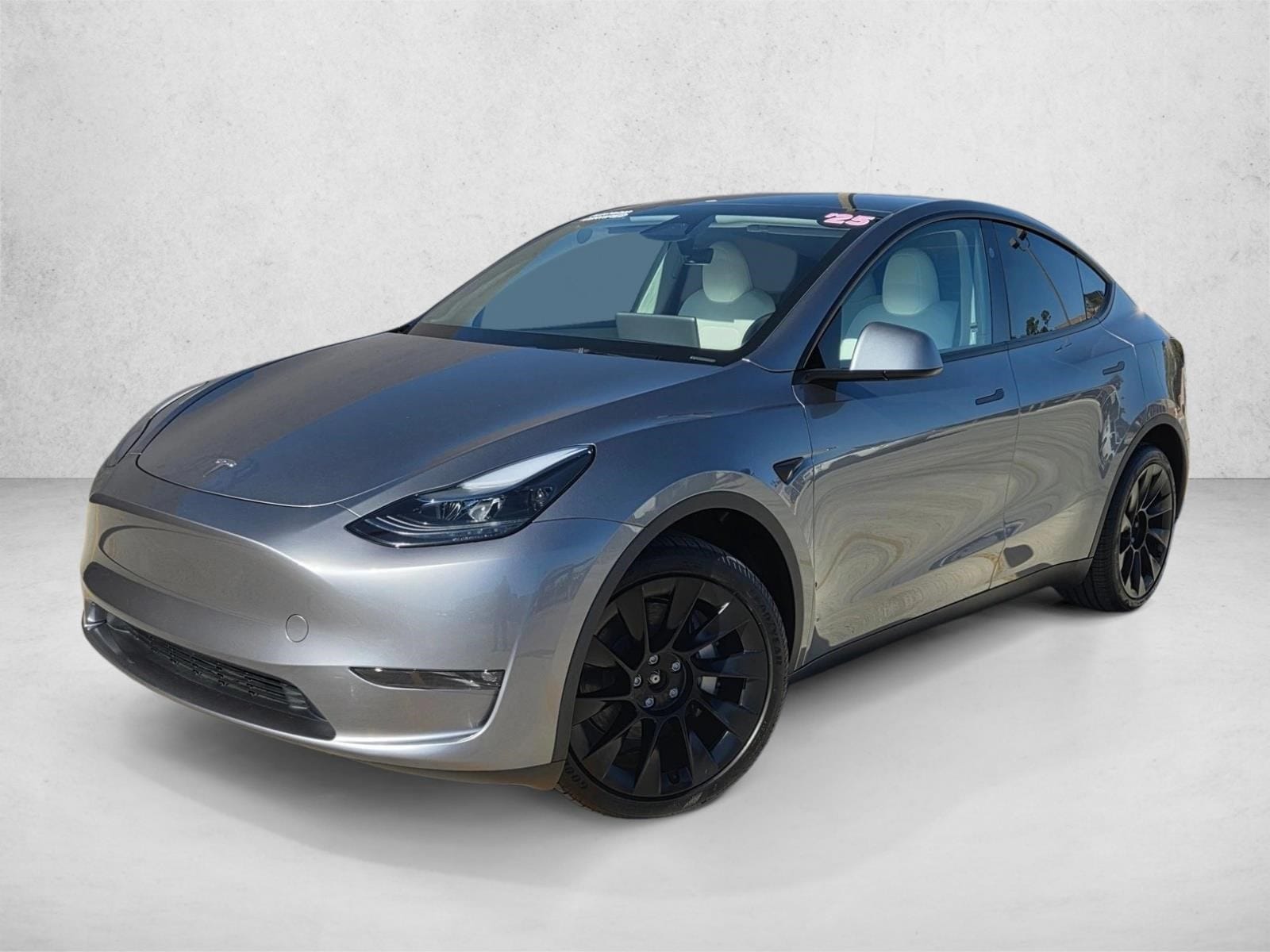 2025 Tesla Model Y Long Range's photo
