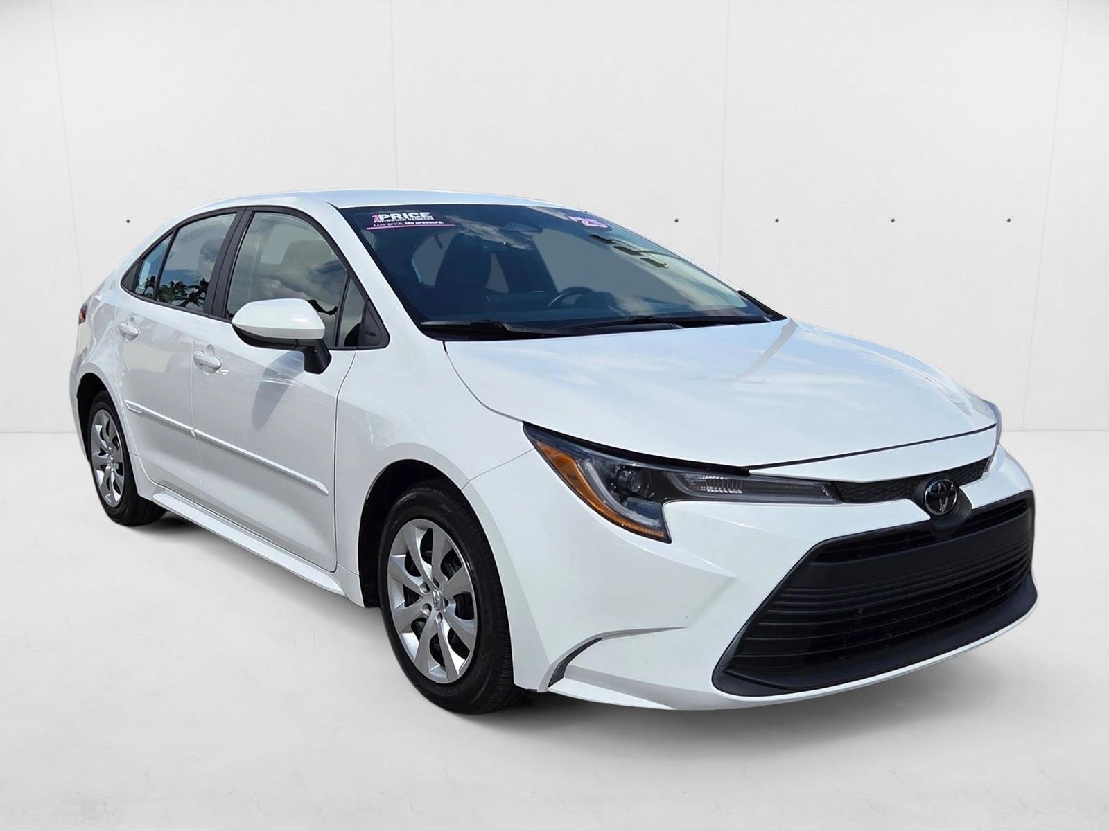 2025 Toyota Corolla LE photo 3