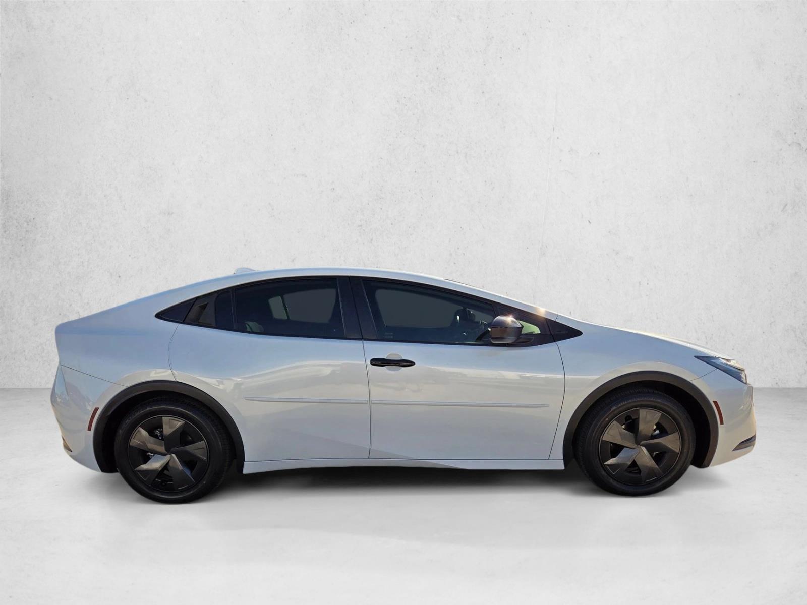 2024 Toyota Prius LE photo 2