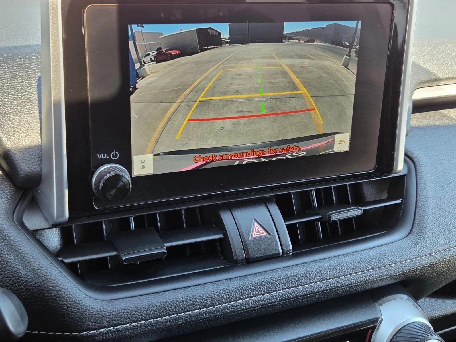 2024 Toyota RAV4 XLE - Photo 12