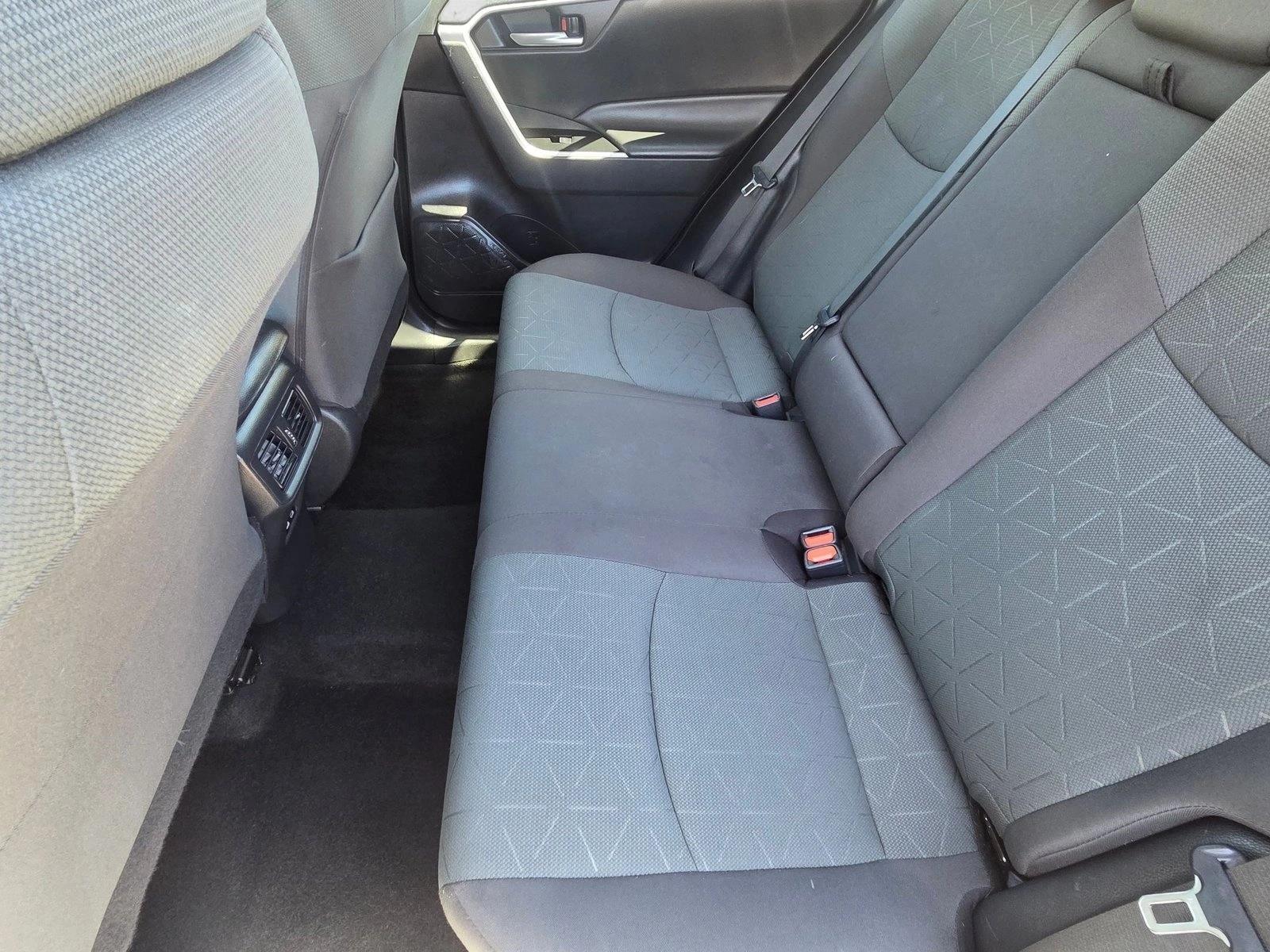 2024 Toyota RAV4 XLE - Photo 17