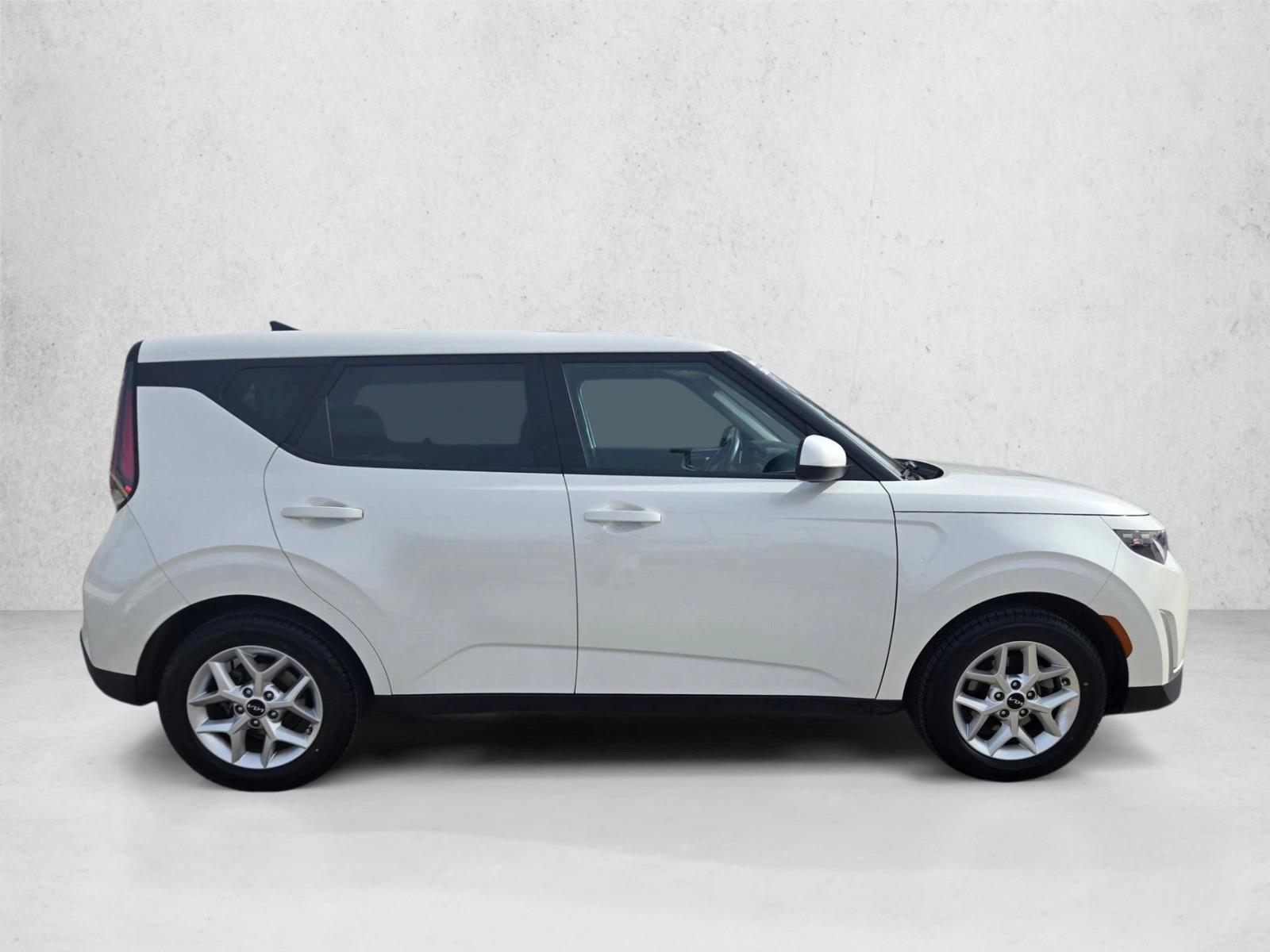 2023 Kia Soul LX photo 4