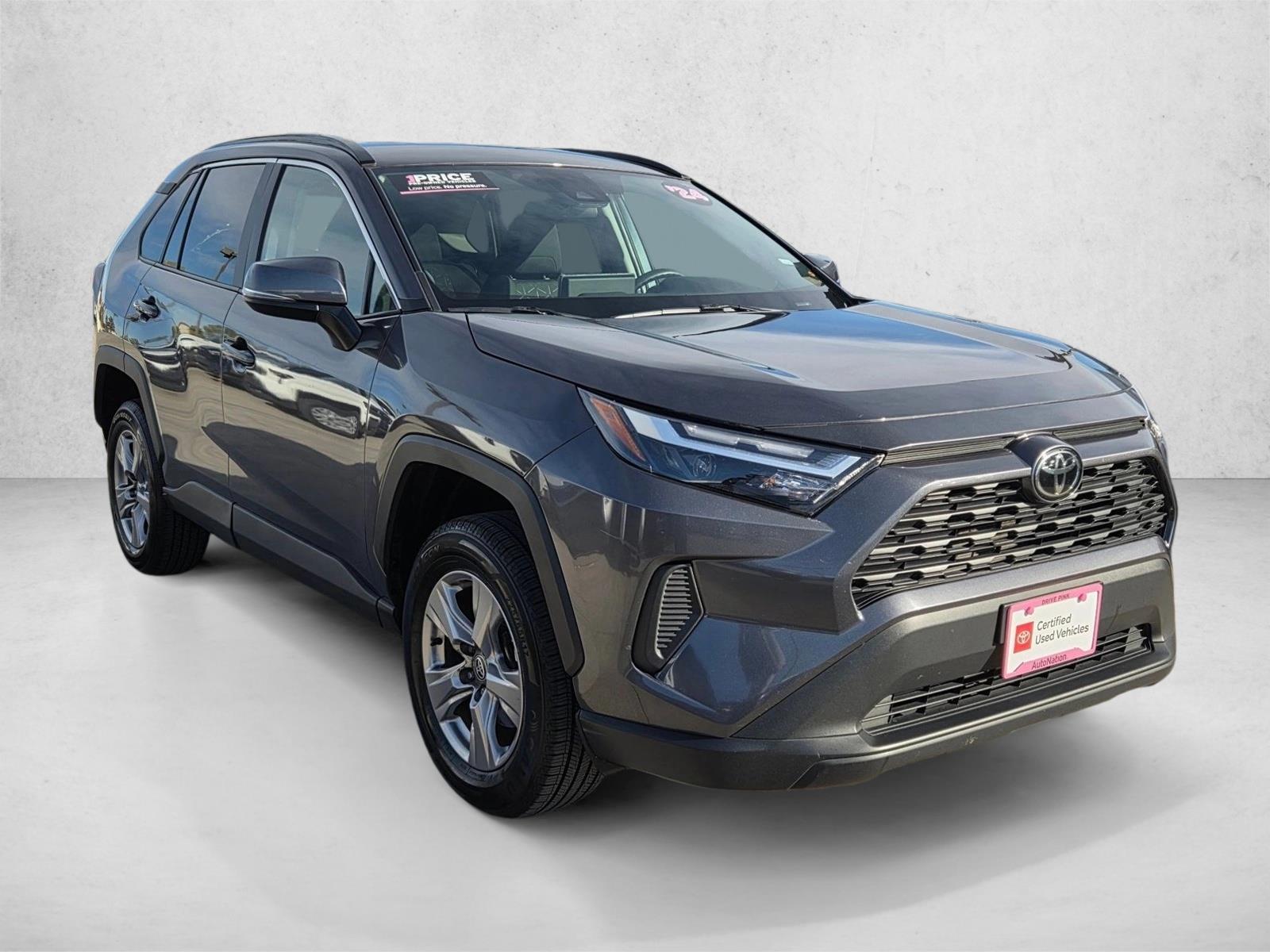 2024 Toyota RAV4 XLE photo 3